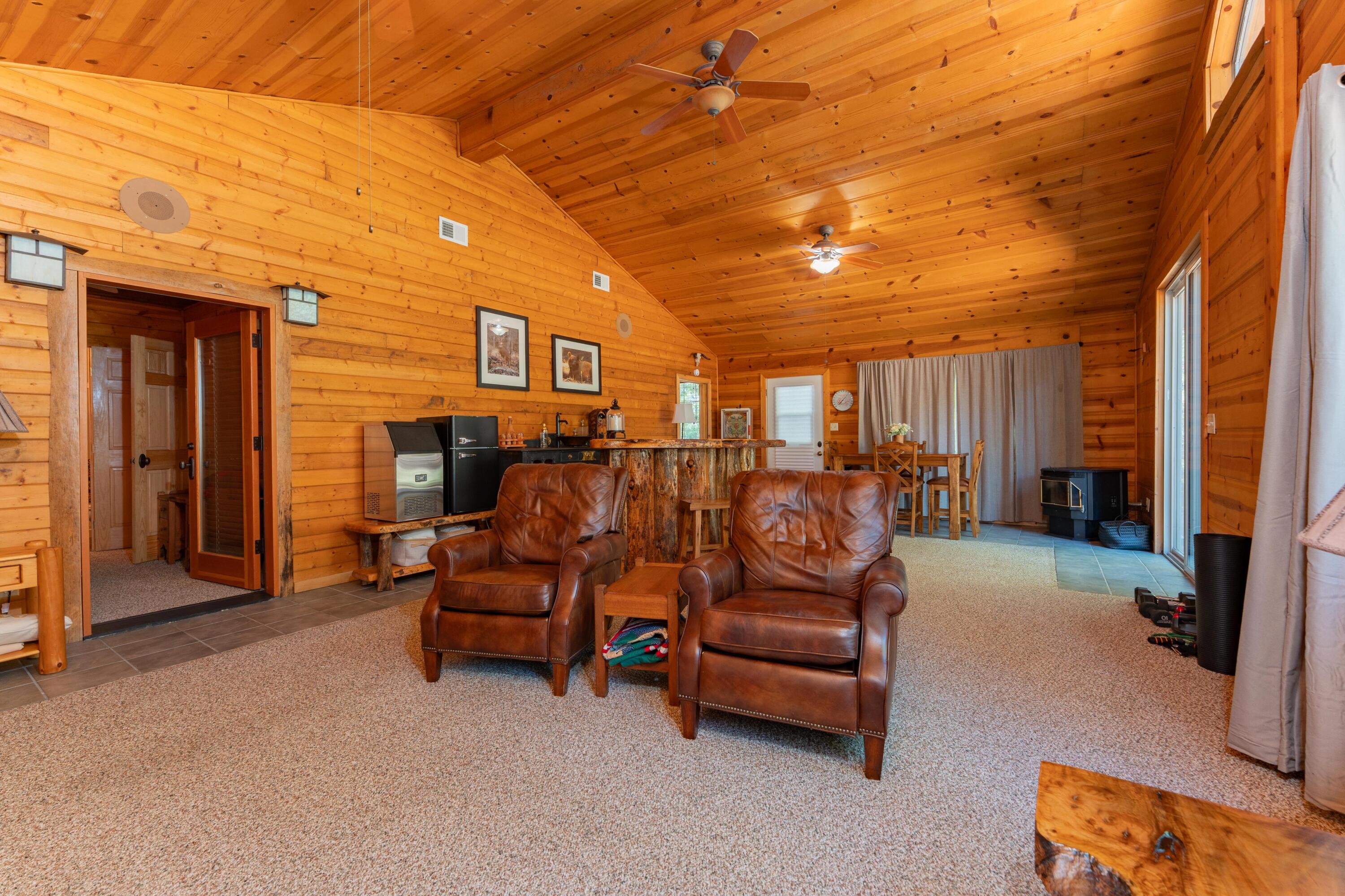 706 Loop Dr, Springville, CA 93265