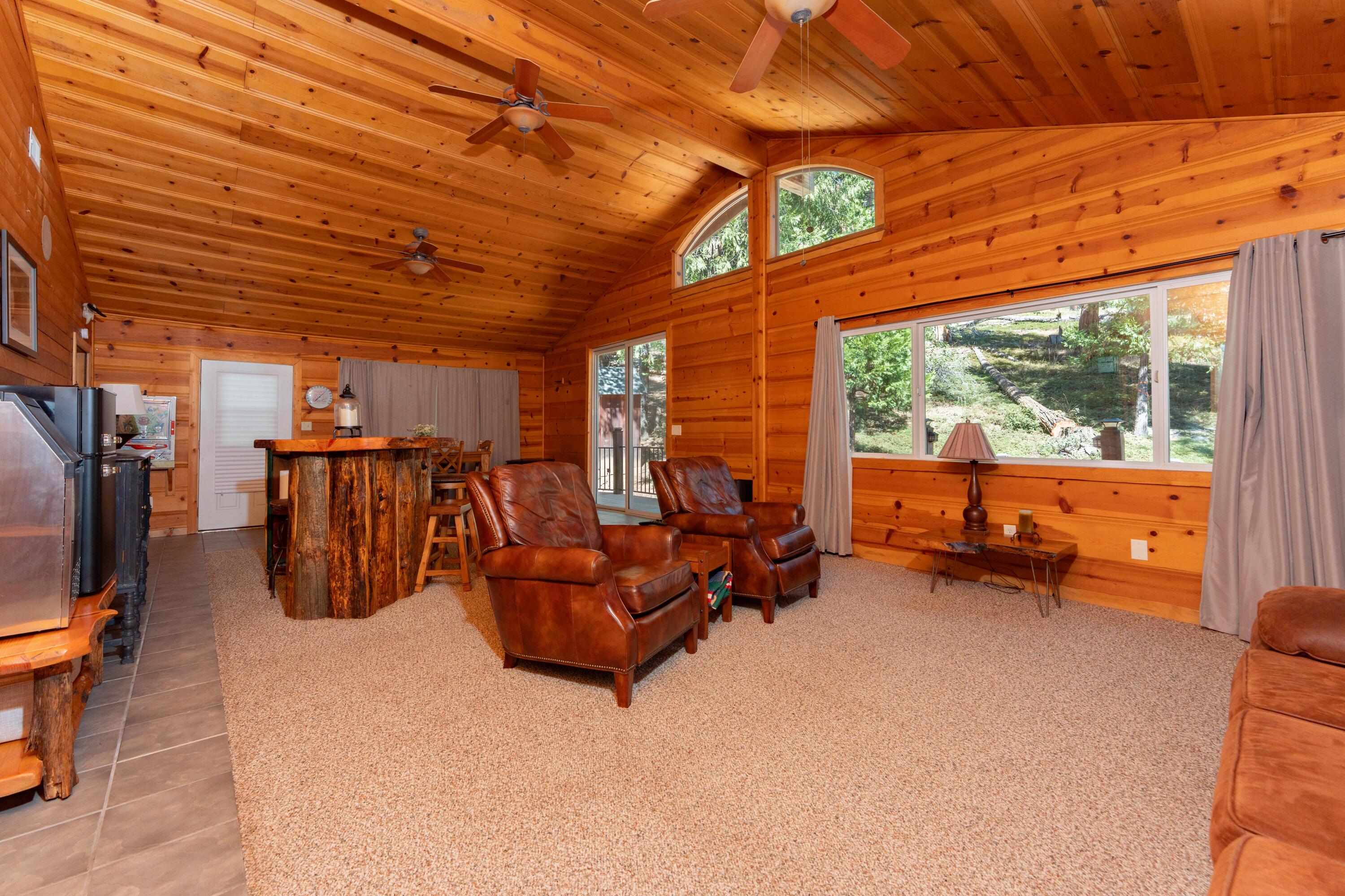 706 Loop Dr, Springville, CA 93265