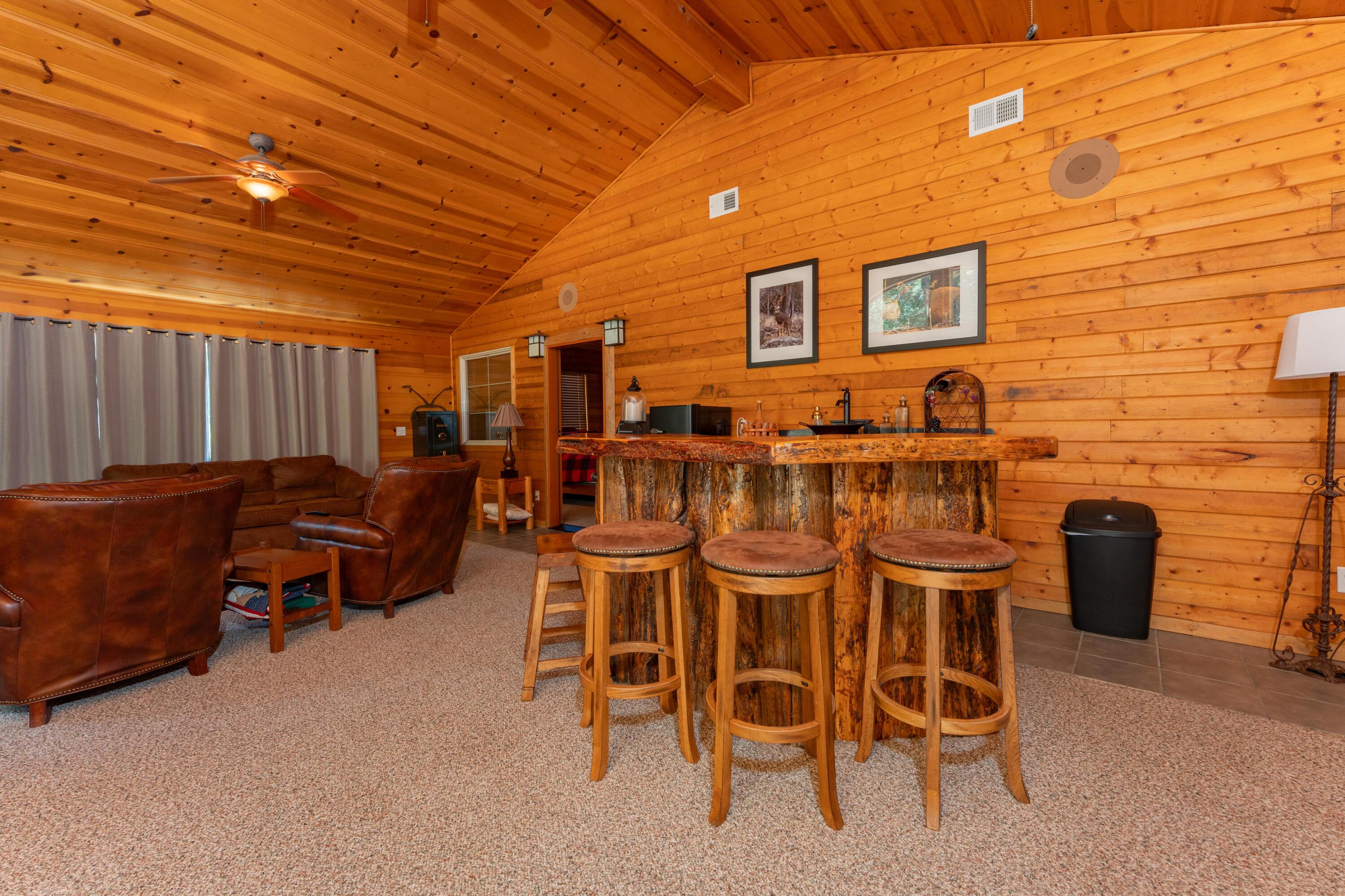 706 Loop Dr, Springville, CA 93265