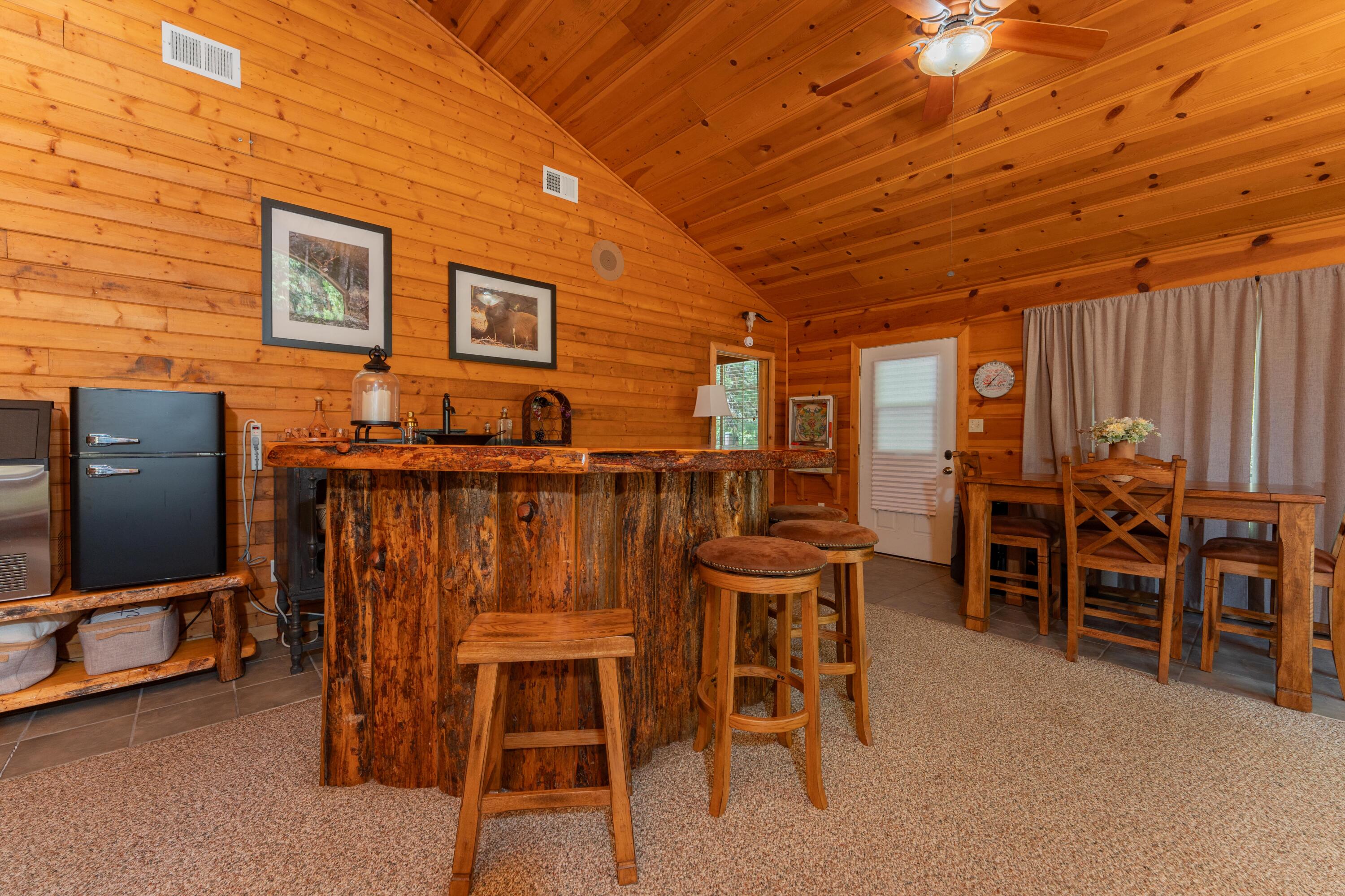706 Loop Dr, Springville, CA 93265