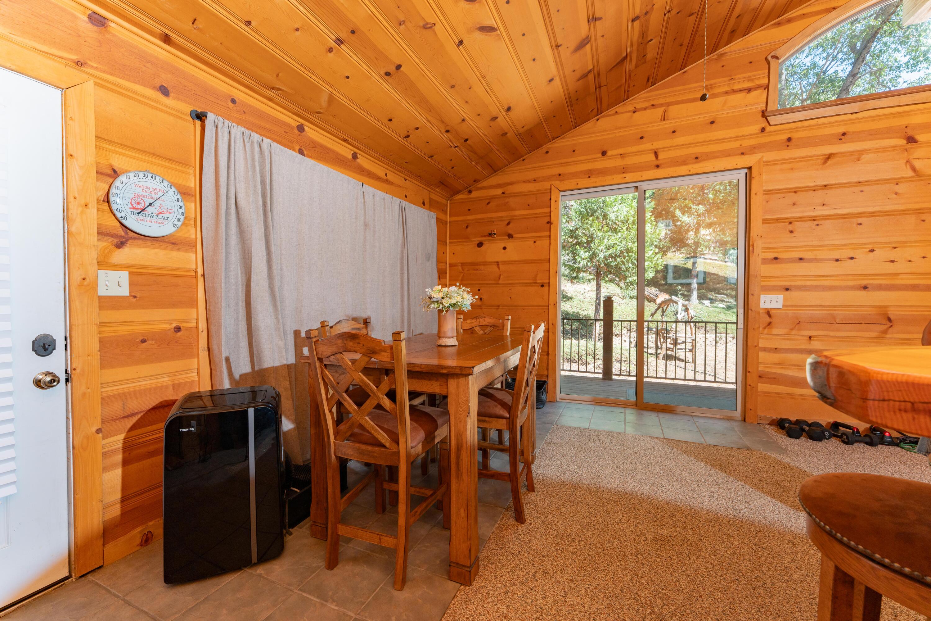 706 Loop Dr, Springville, CA 93265