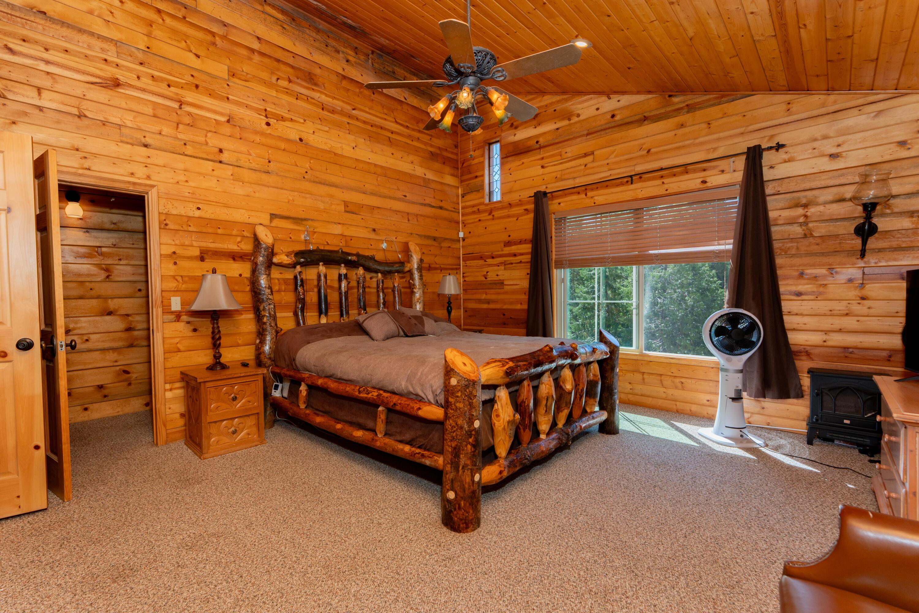 706 Loop Dr, Springville, CA 93265