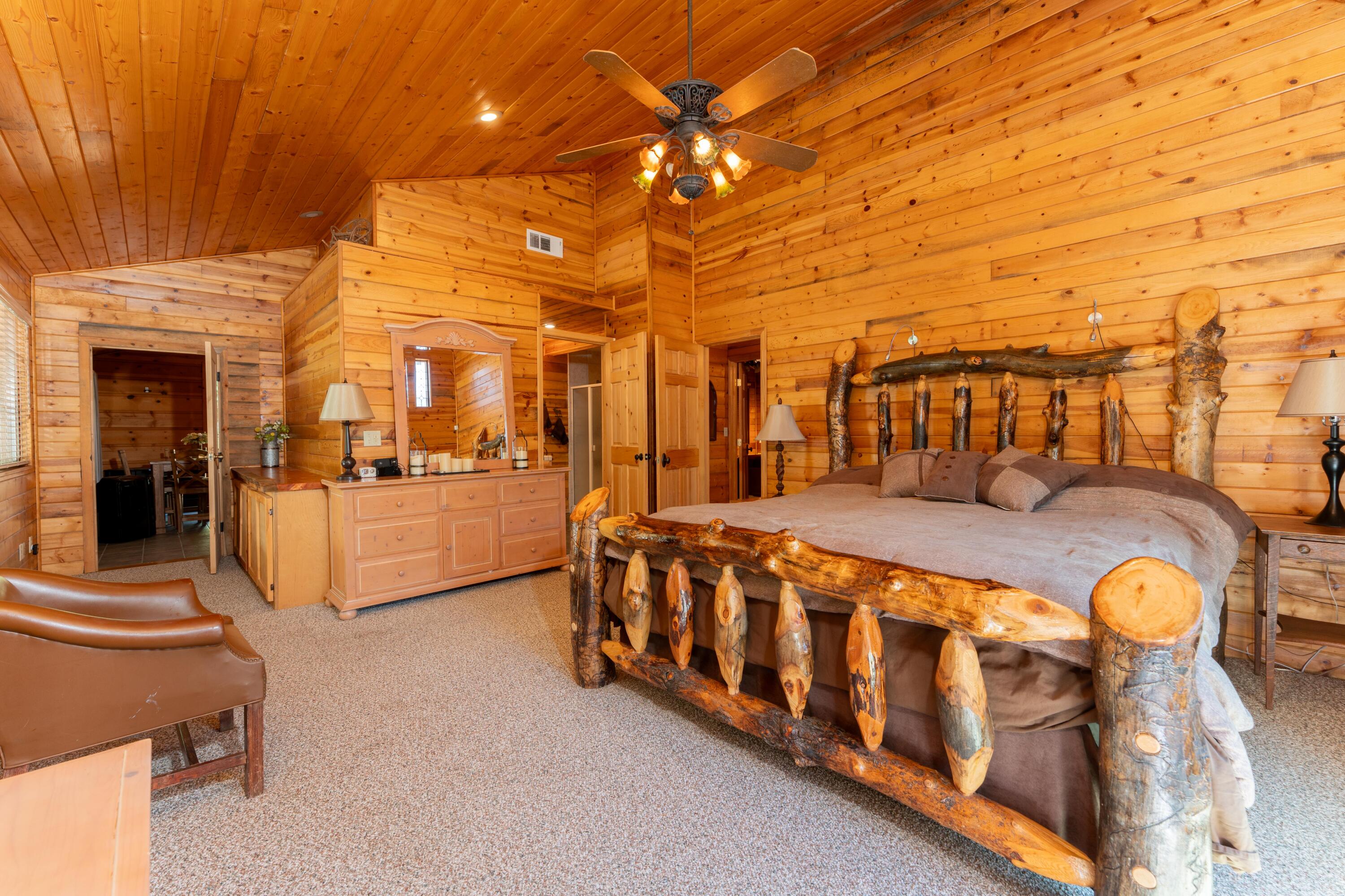 706 Loop Dr, Springville, CA 93265
