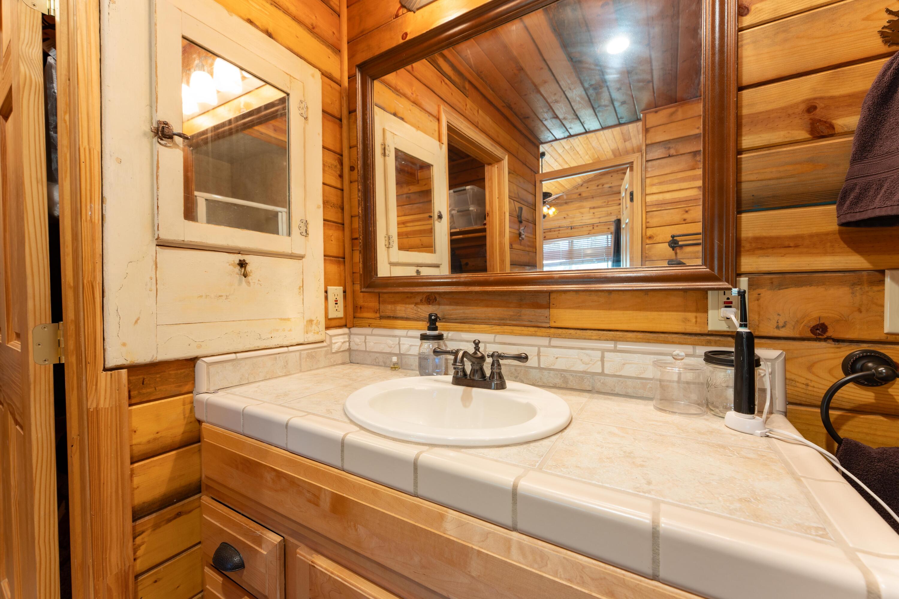 706 Loop Dr, Springville, CA 93265