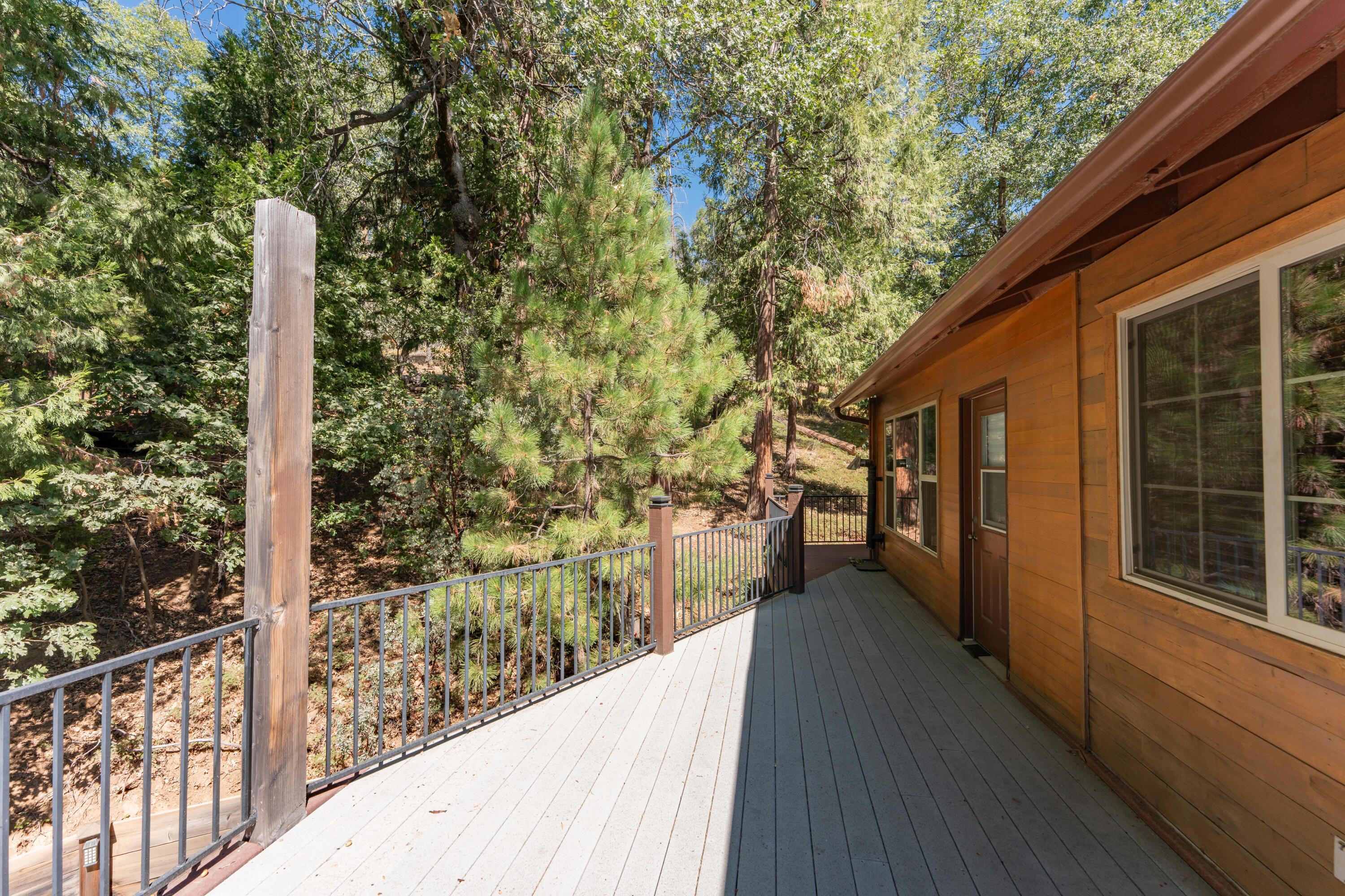 706 Loop Dr, Springville, CA 93265
