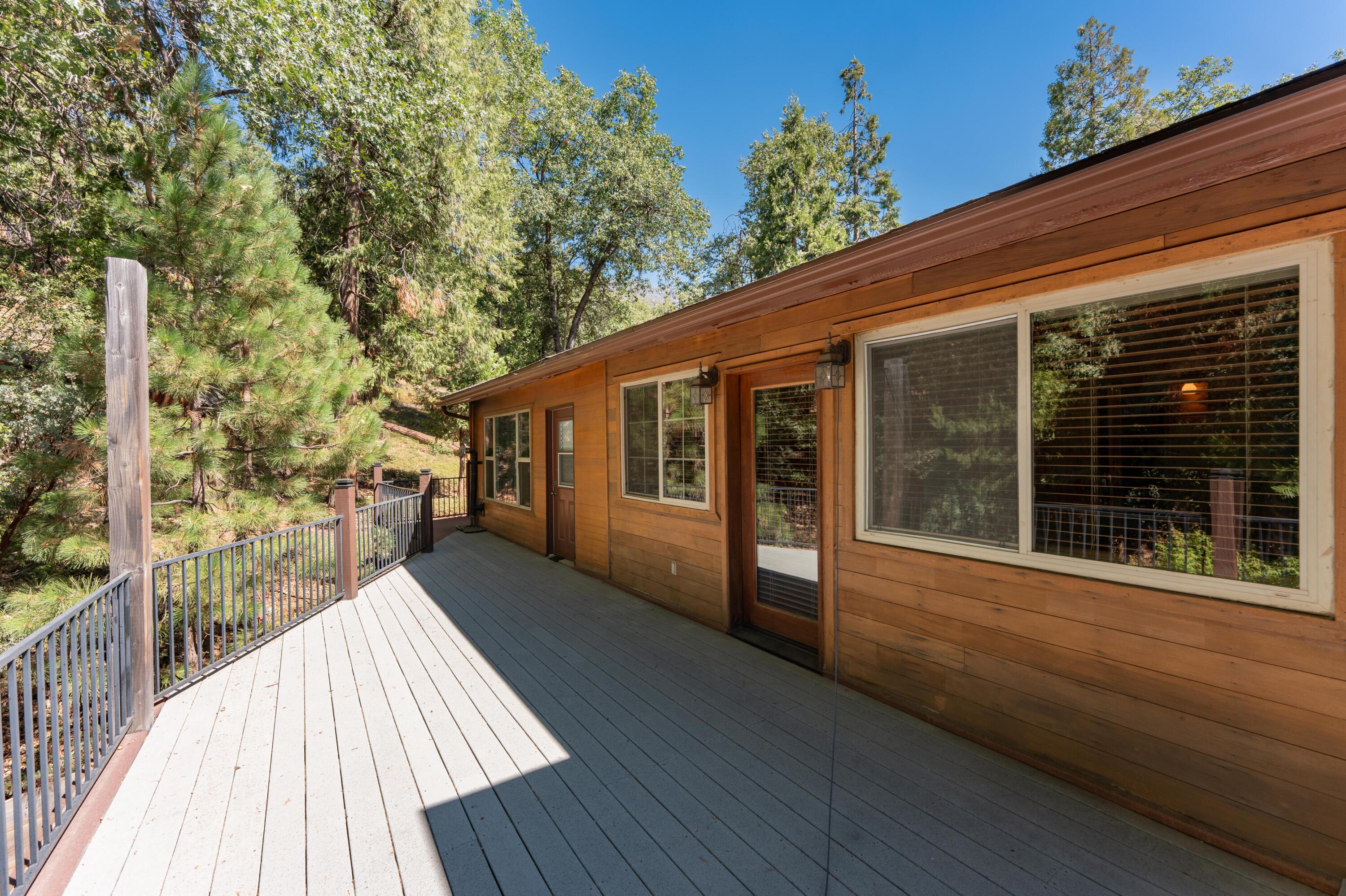706 Loop Dr, Springville, CA 93265