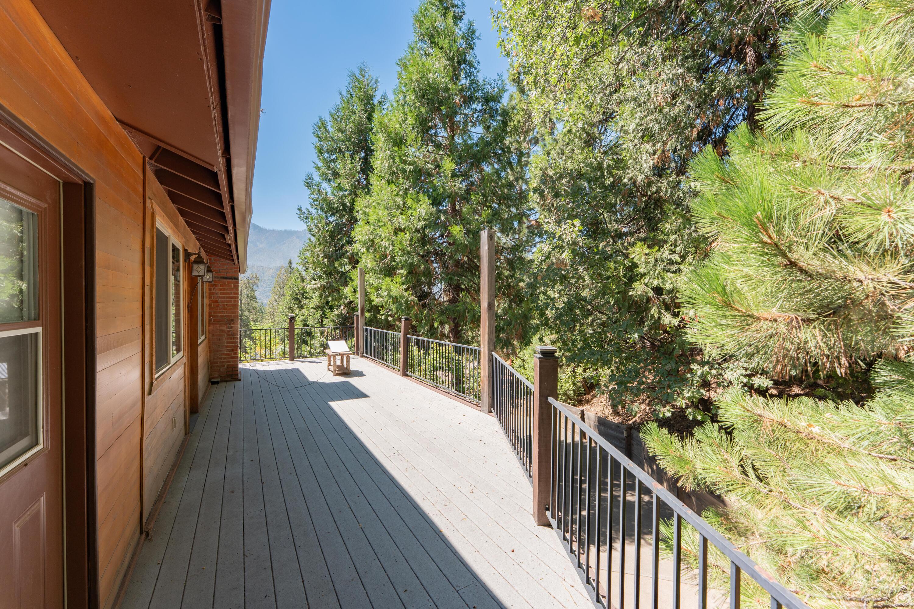 706 Loop Dr, Springville, CA 93265