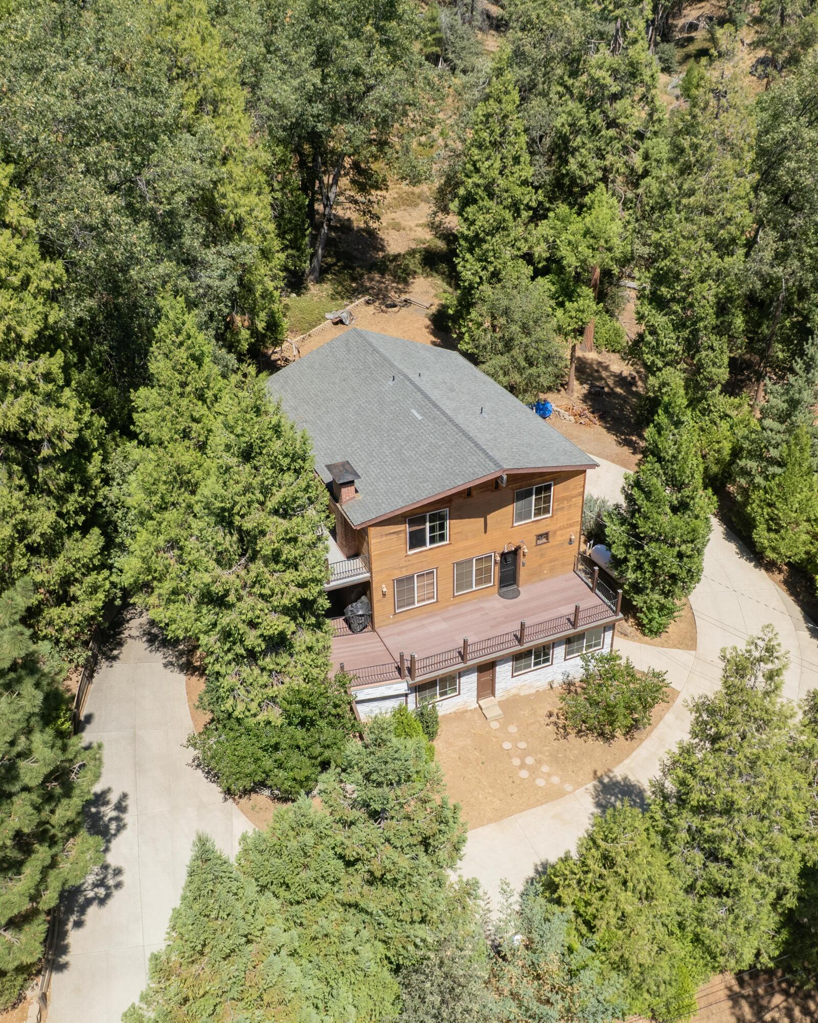 706 Loop Dr, Springville, CA 93265