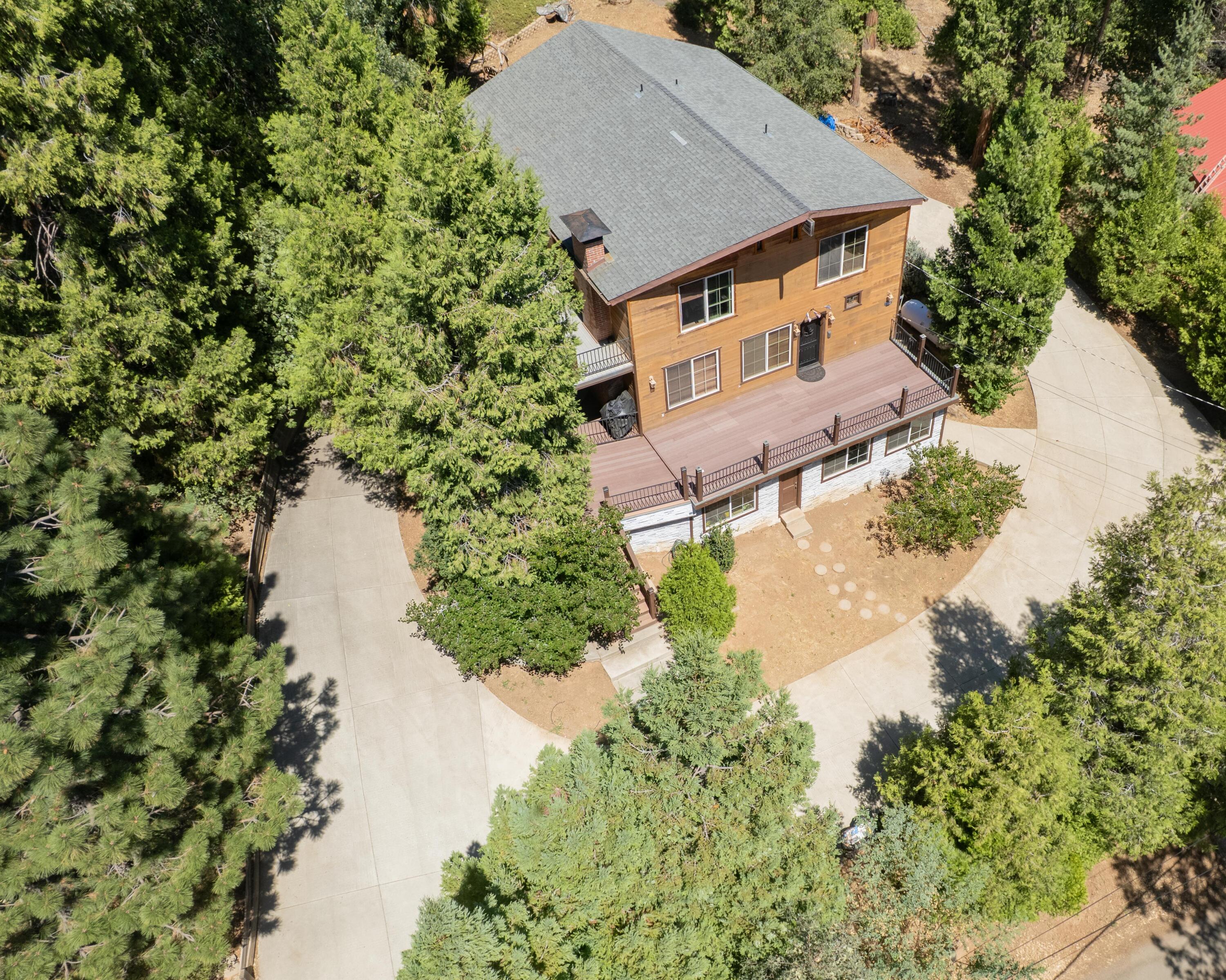 706 Loop Dr, Springville, CA 93265