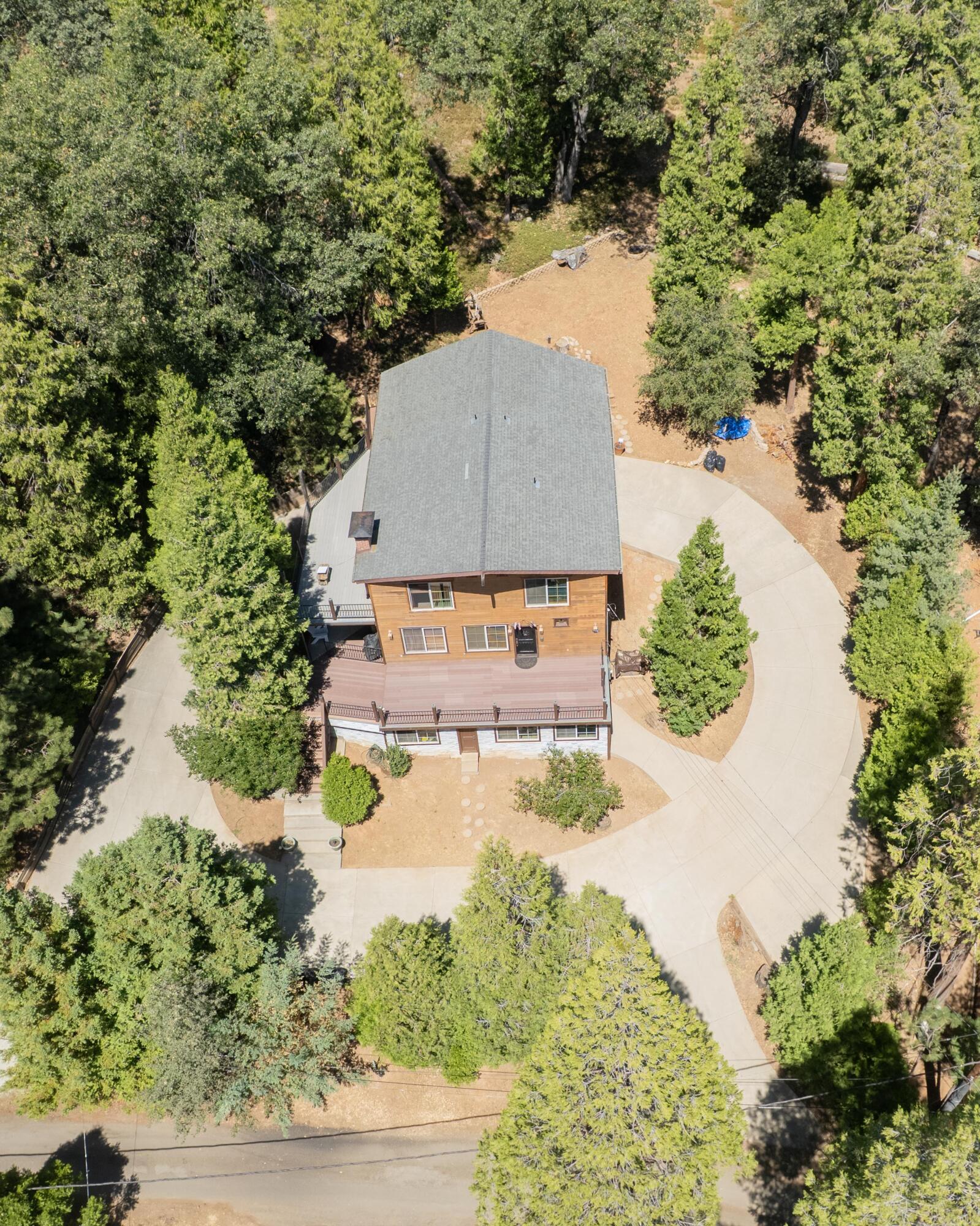 706 Loop Dr, Springville, CA 93265