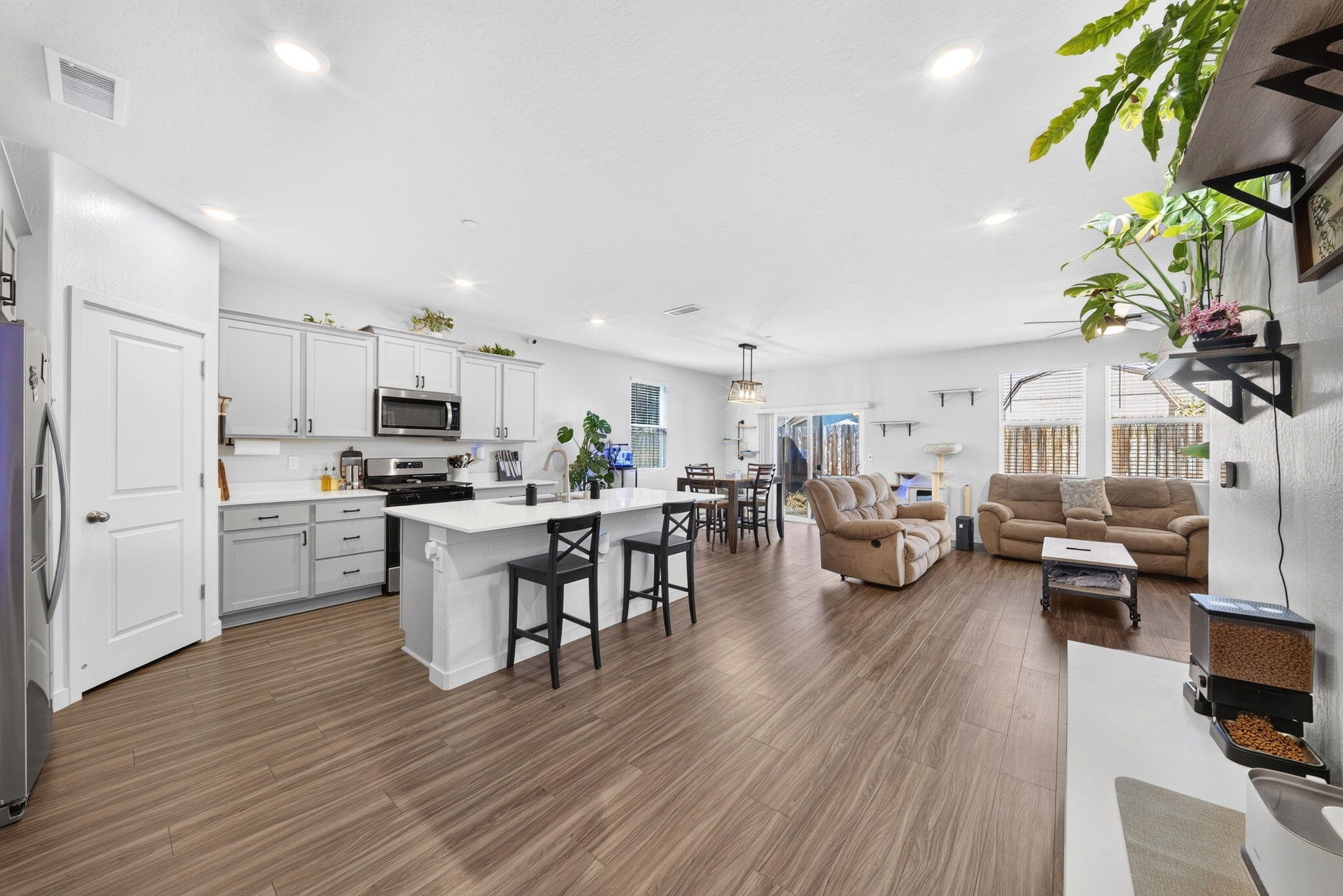 1768 W Graham St, Hanford, CA 93230