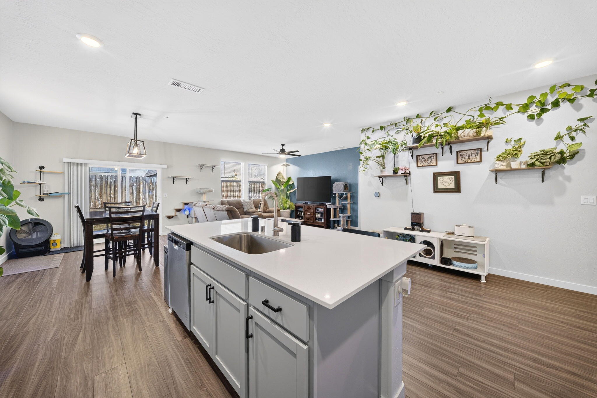 1768 W Graham St, Hanford, CA 93230