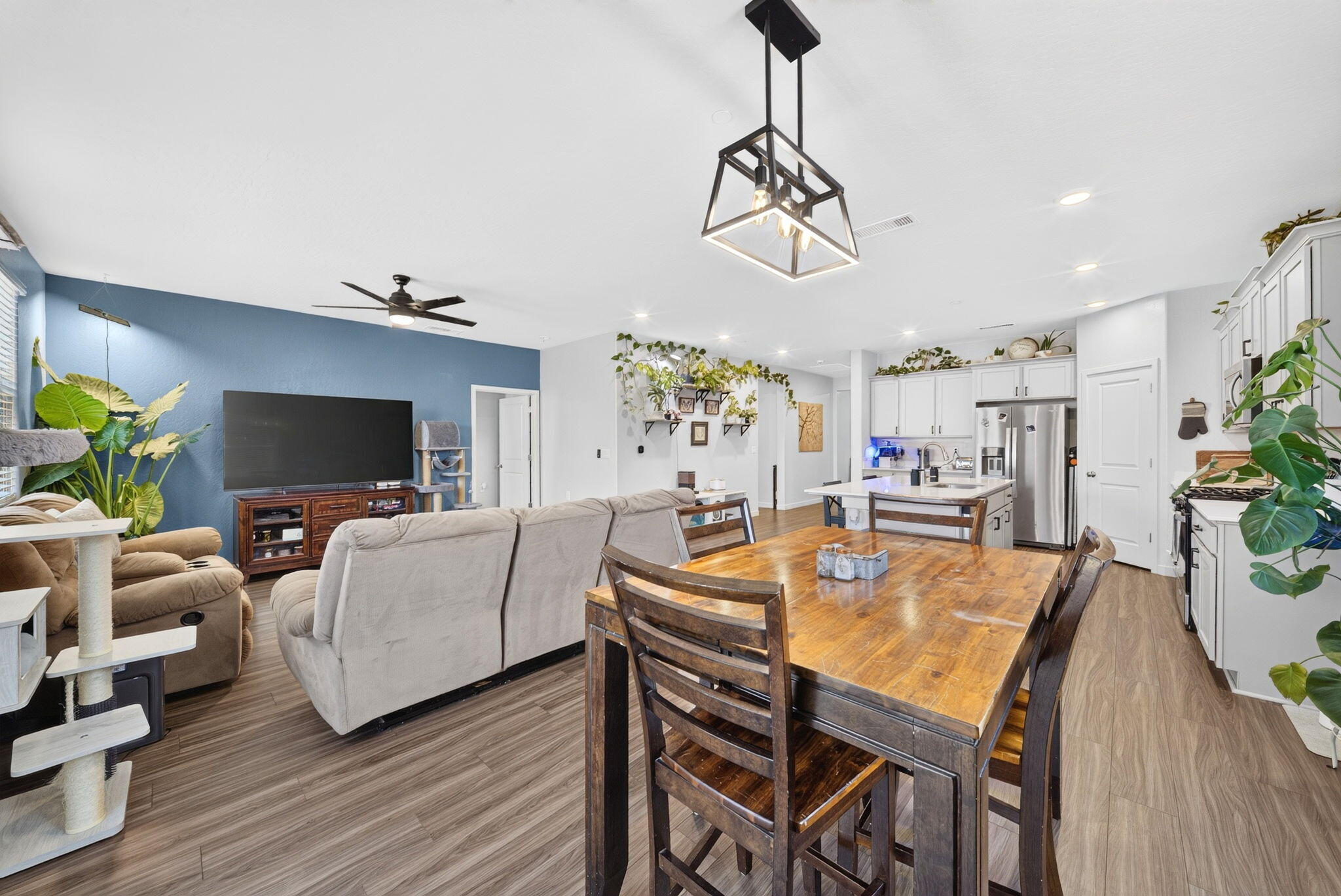 1768 W Graham St, Hanford, CA 93230