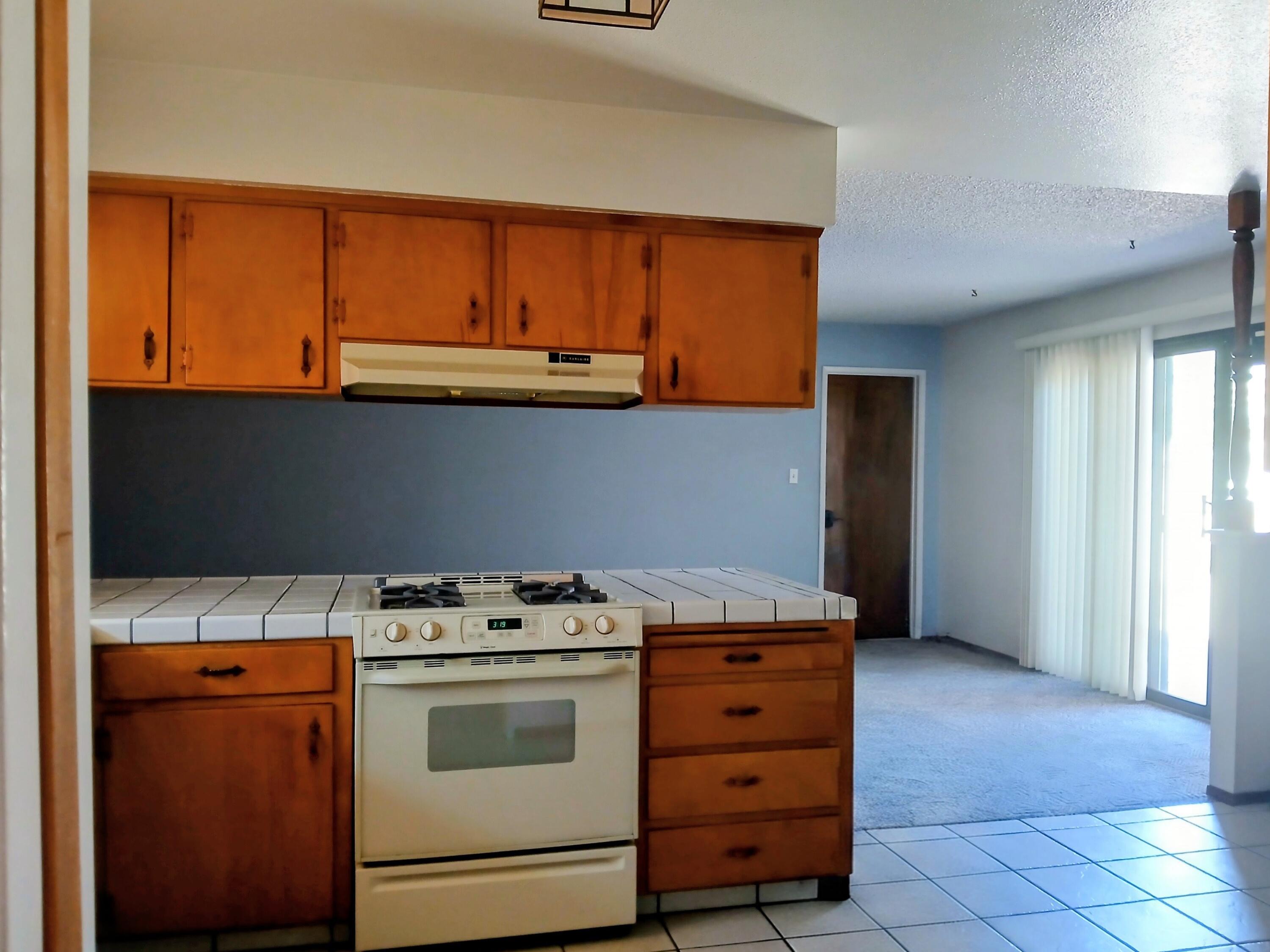 1198 S Salome St, Tulare, CA 93274