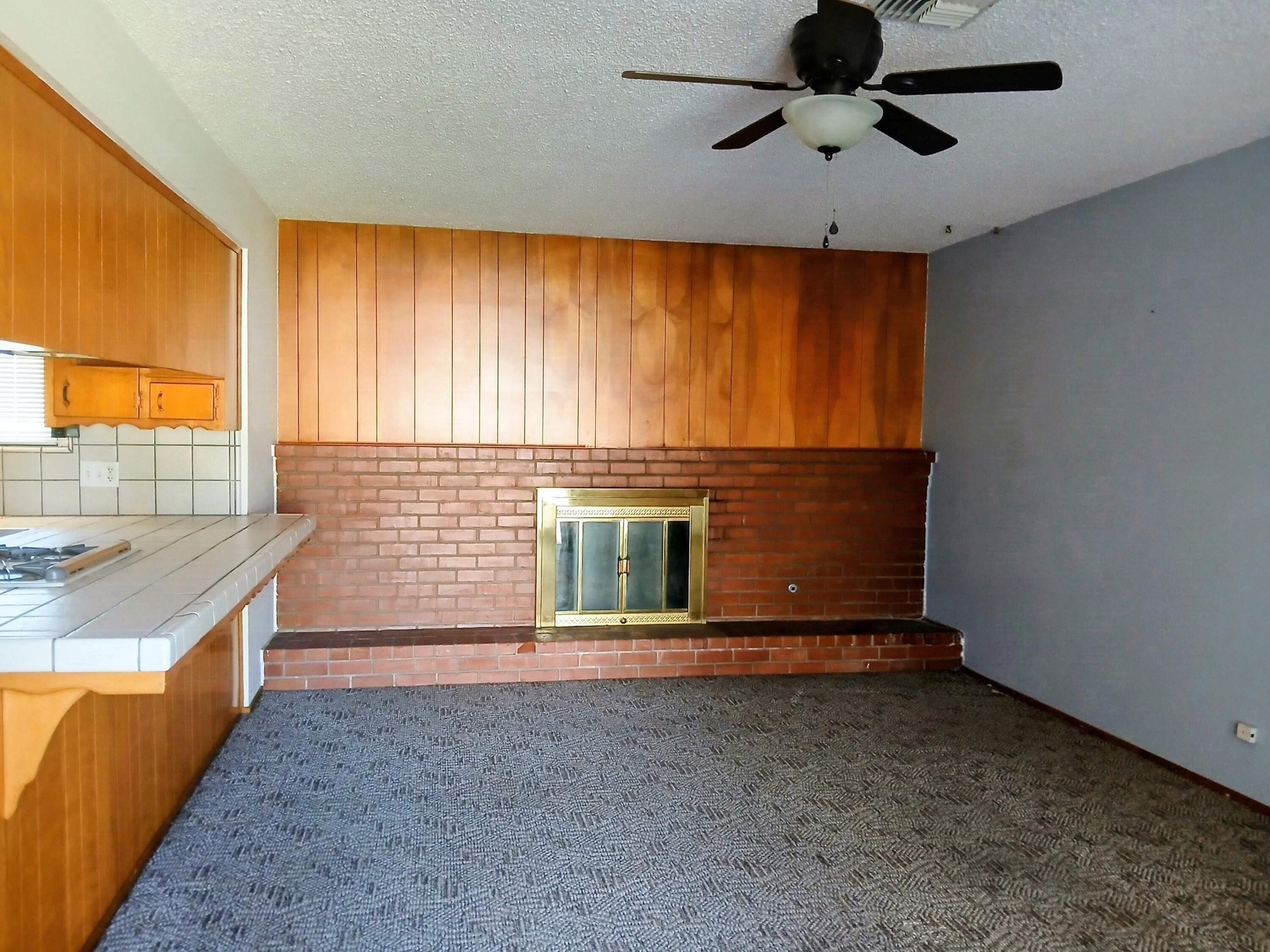 1198 S Salome St, Tulare, CA 93274