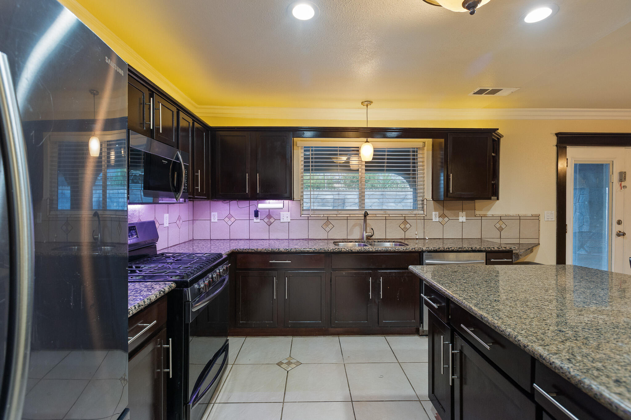 3124 N Mendonca, Visalia, CA 93291