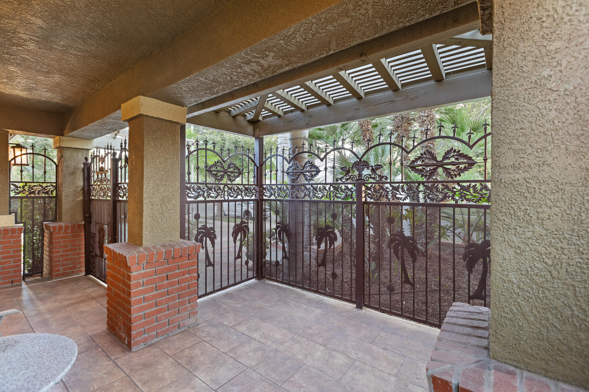 3124 N Mendonca, Visalia, CA 93291