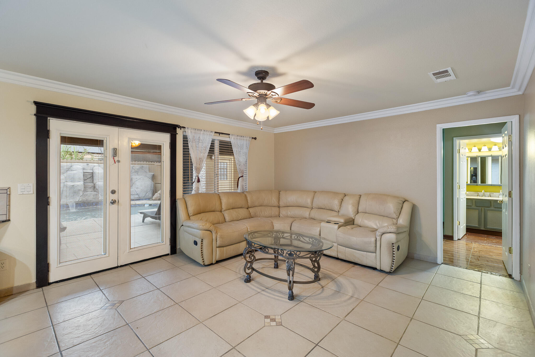 3124 N Mendonca, Visalia, CA 93291