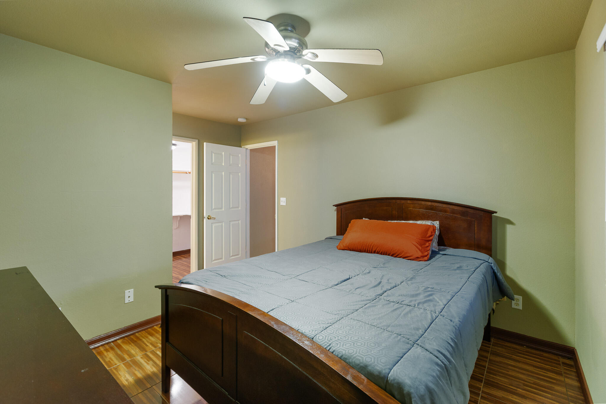 3124 N Mendonca, Visalia, CA 93291