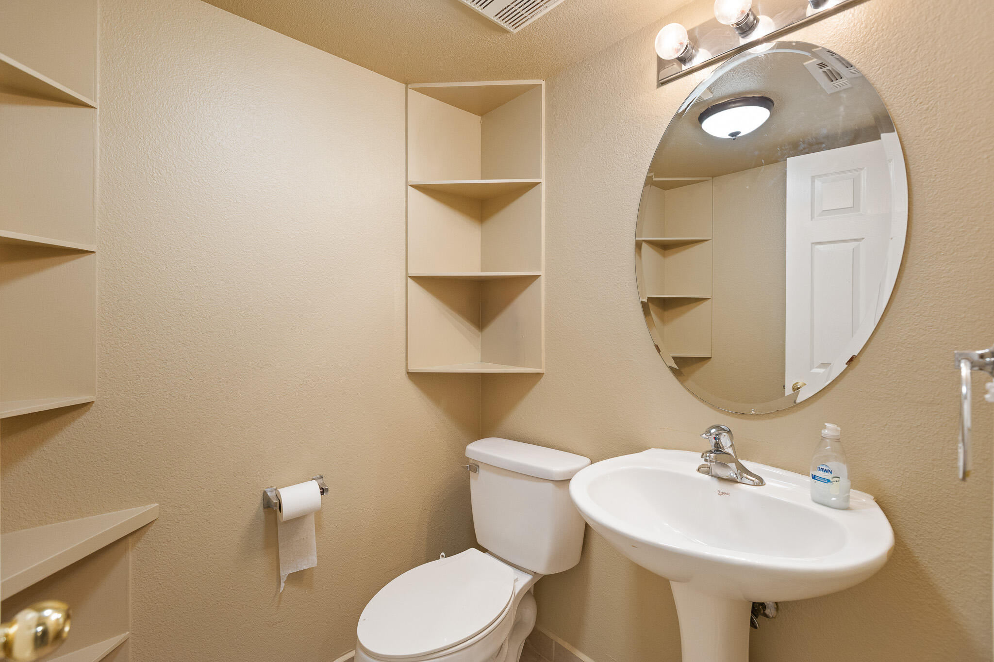3124 N Mendonca, Visalia, CA 93291