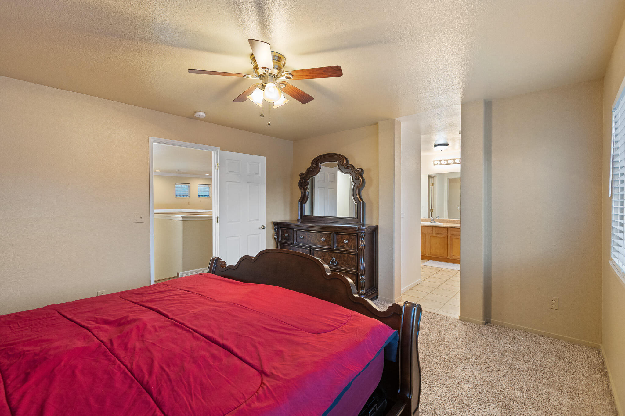 3124 N Mendonca, Visalia, CA 93291