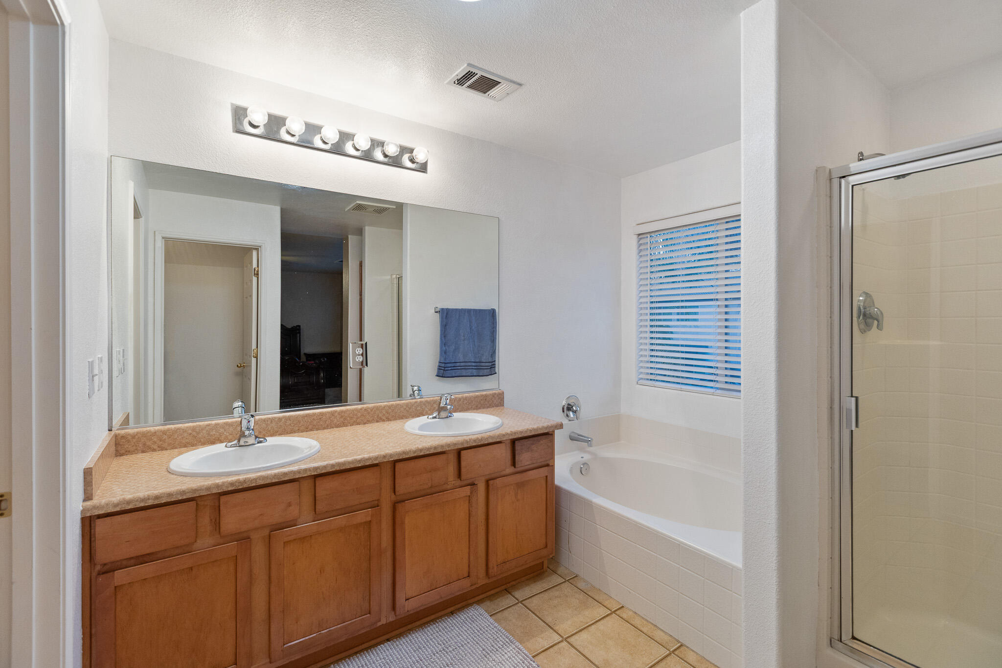 3124 N Mendonca, Visalia, CA 93291