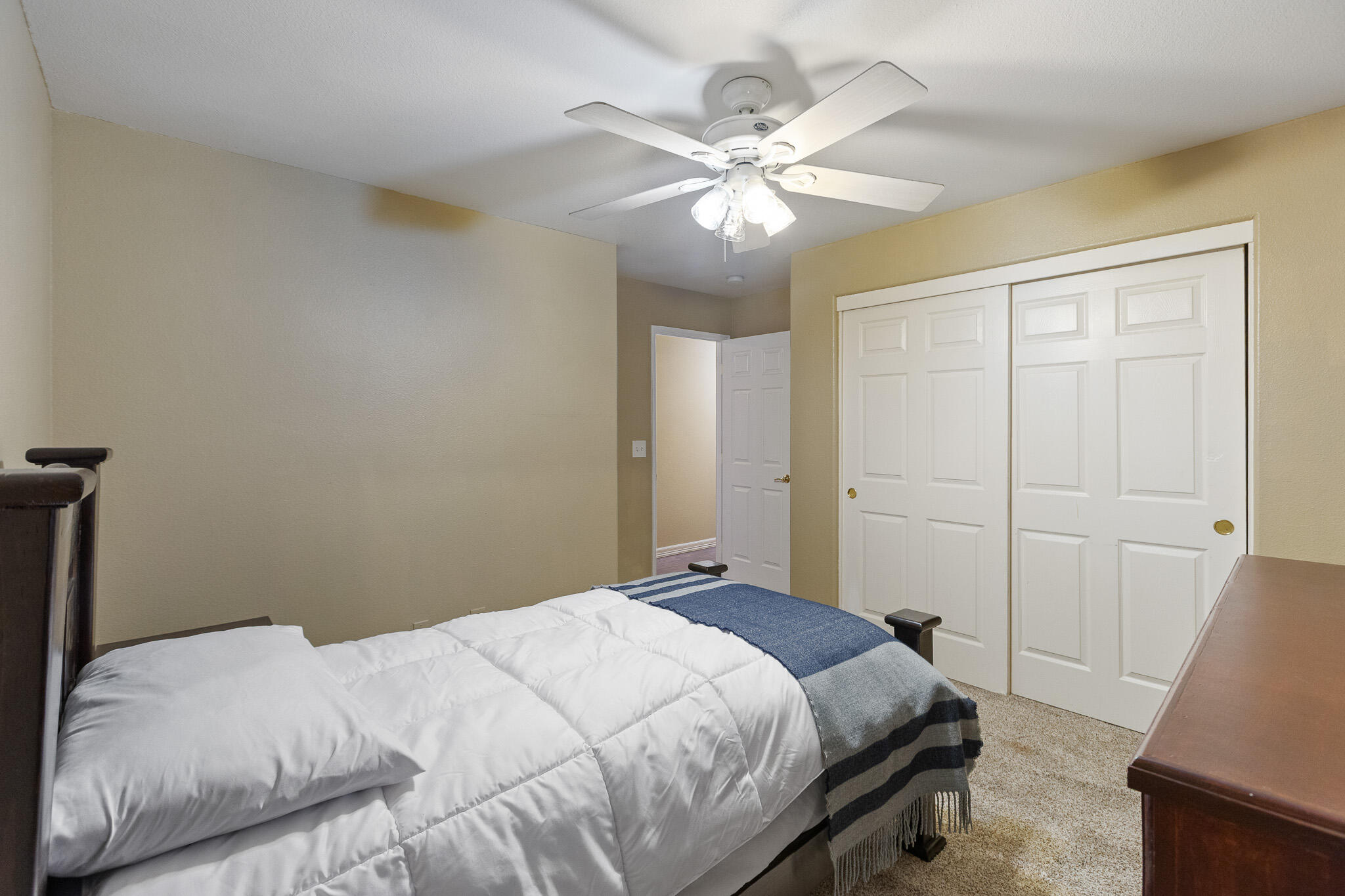 3124 N Mendonca, Visalia, CA 93291