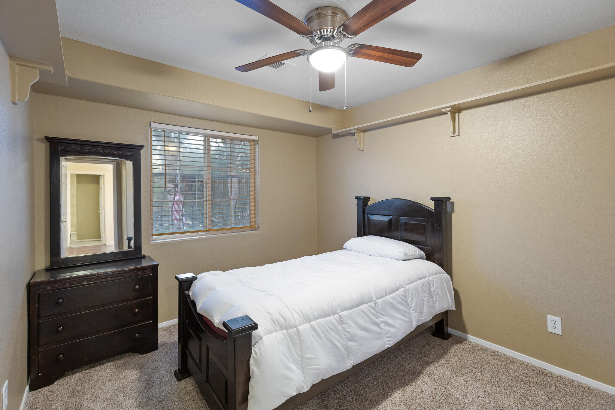 3124 N Mendonca, Visalia, CA 93291