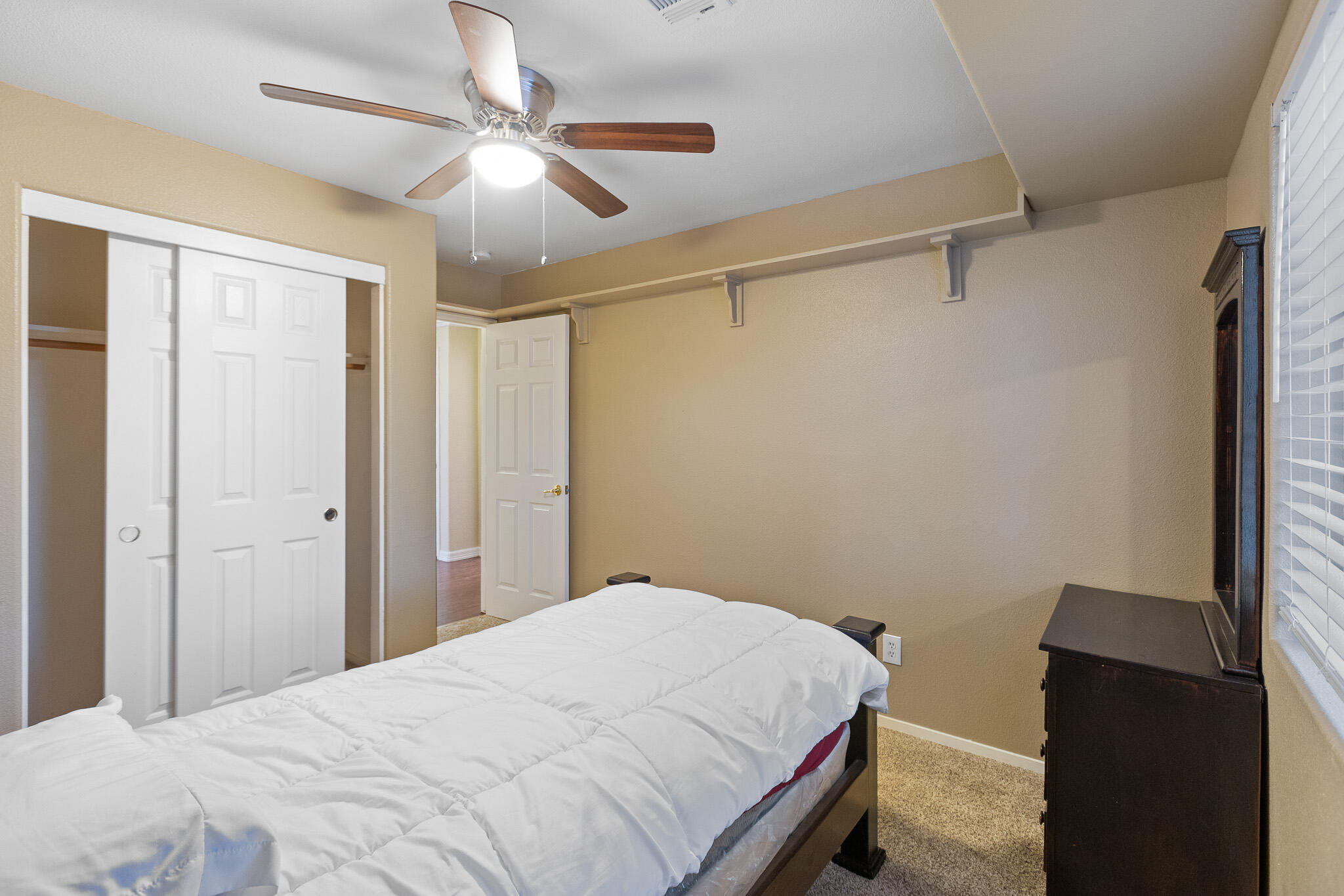 3124 N Mendonca, Visalia, CA 93291