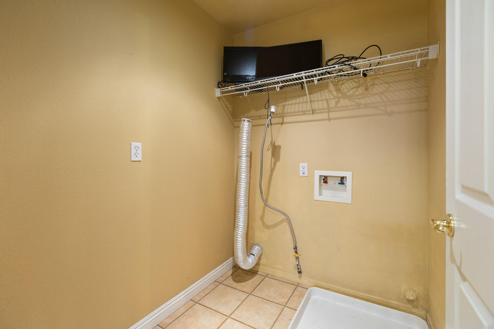 3124 N Mendonca, Visalia, CA 93291