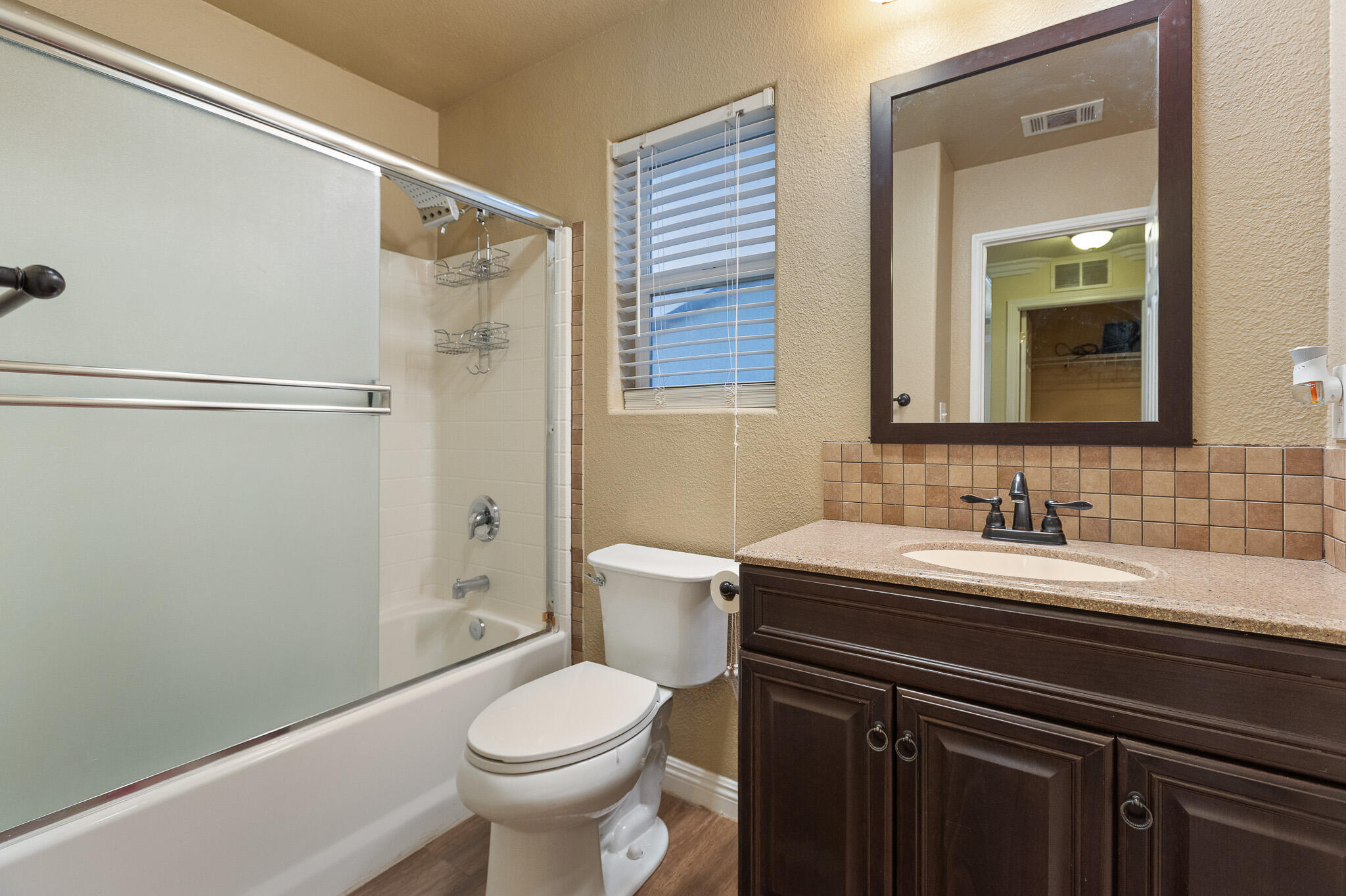 3124 N Mendonca, Visalia, CA 93291