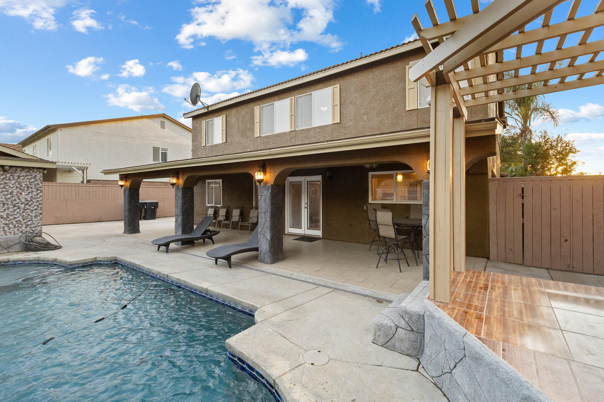 3124 N Mendonca, Visalia, CA 93291