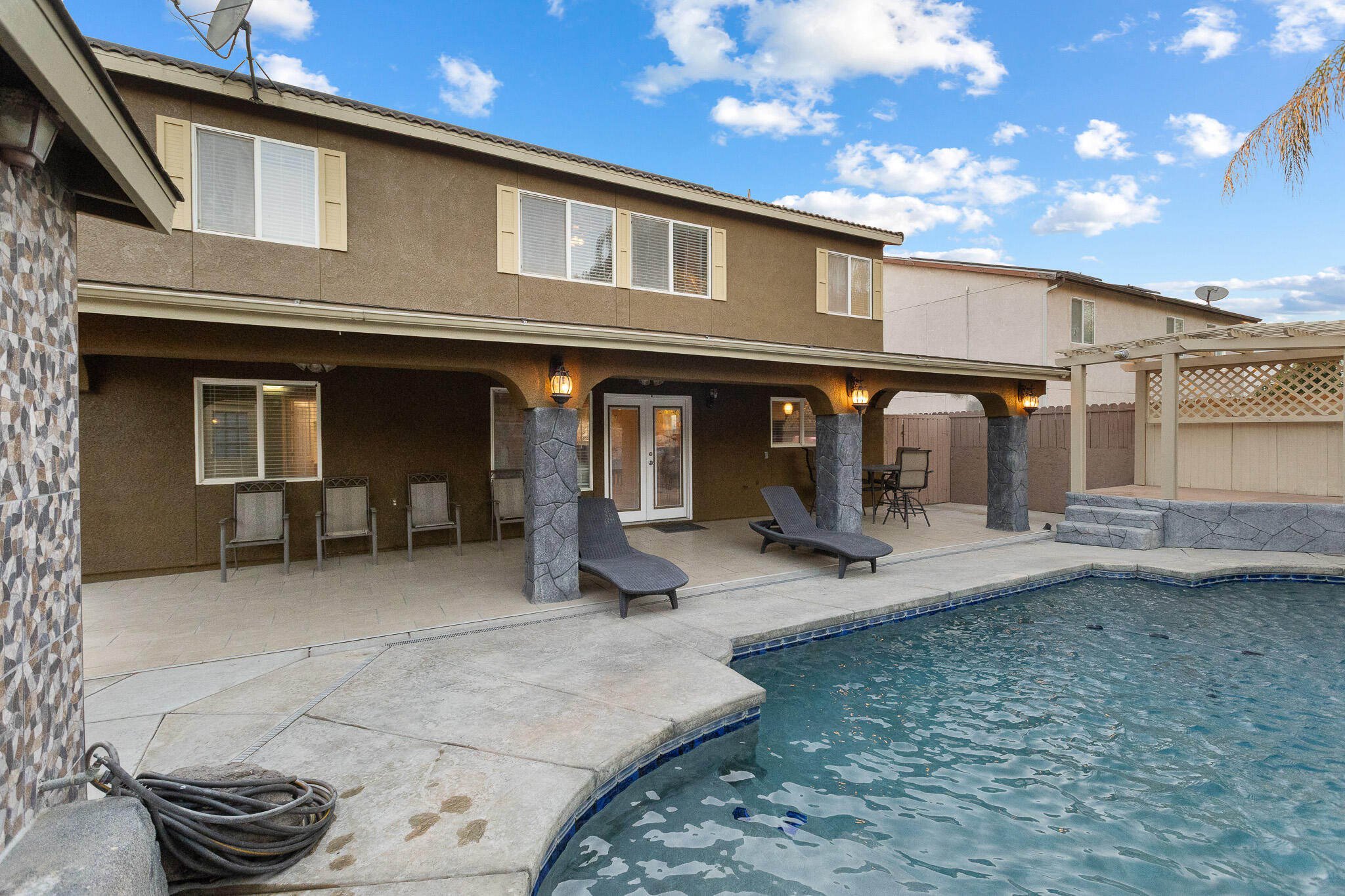 3124 N Mendonca, Visalia, CA 93291