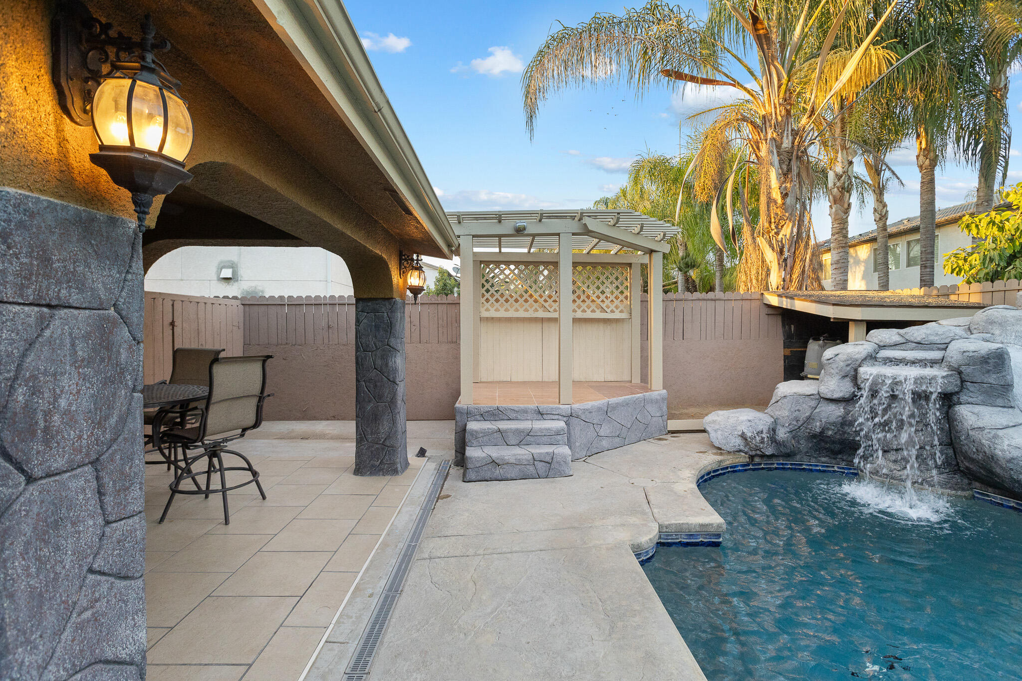 3124 N Mendonca, Visalia, CA 93291
