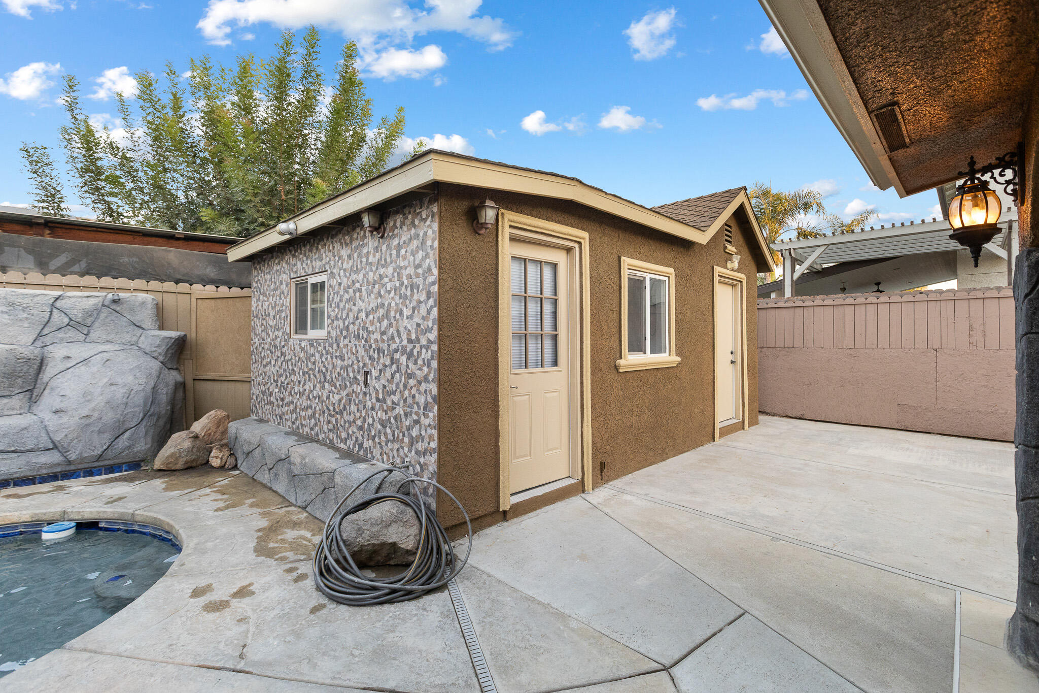 3124 N Mendonca, Visalia, CA 93291