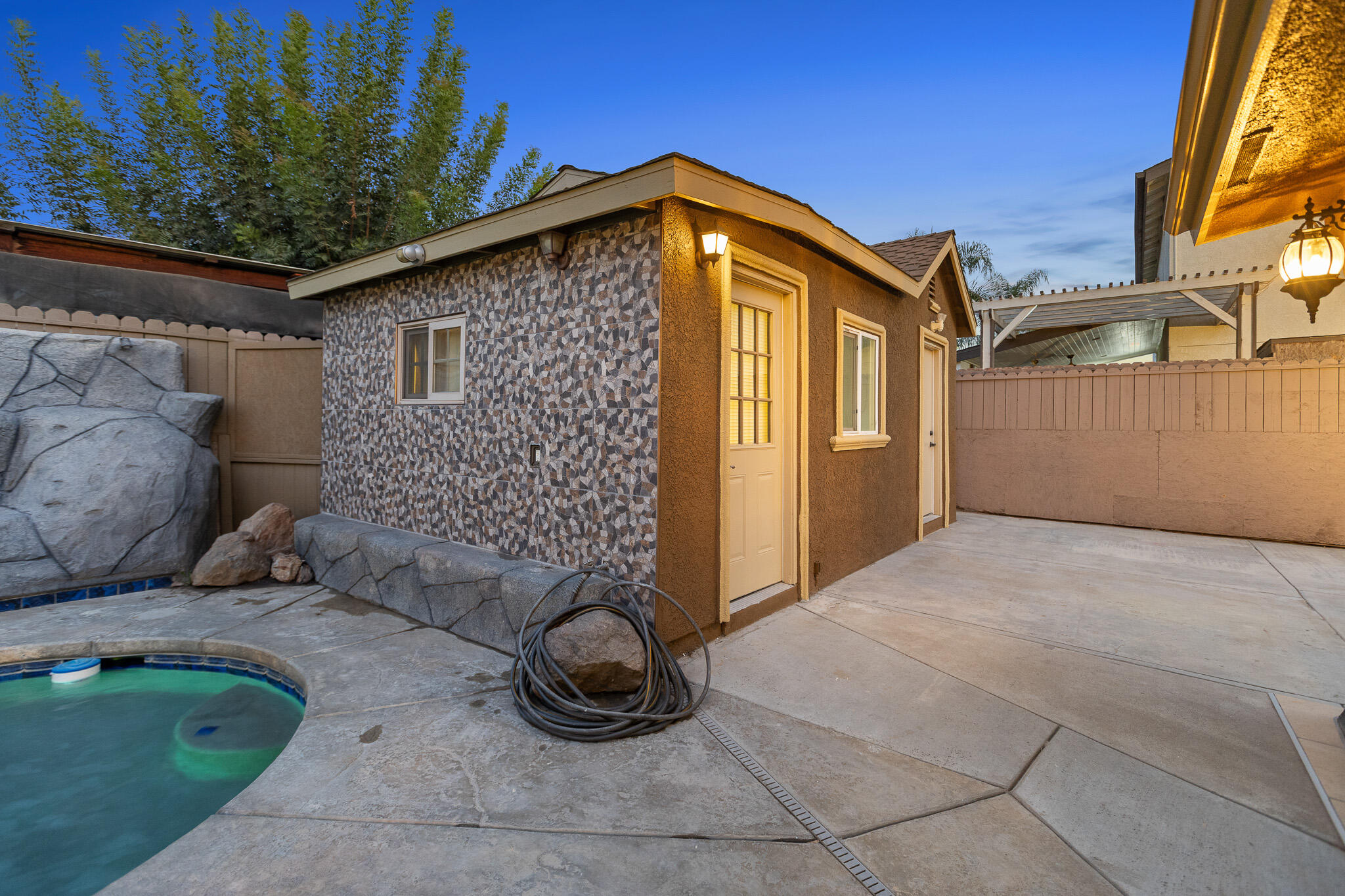 3124 N Mendonca, Visalia, CA 93291