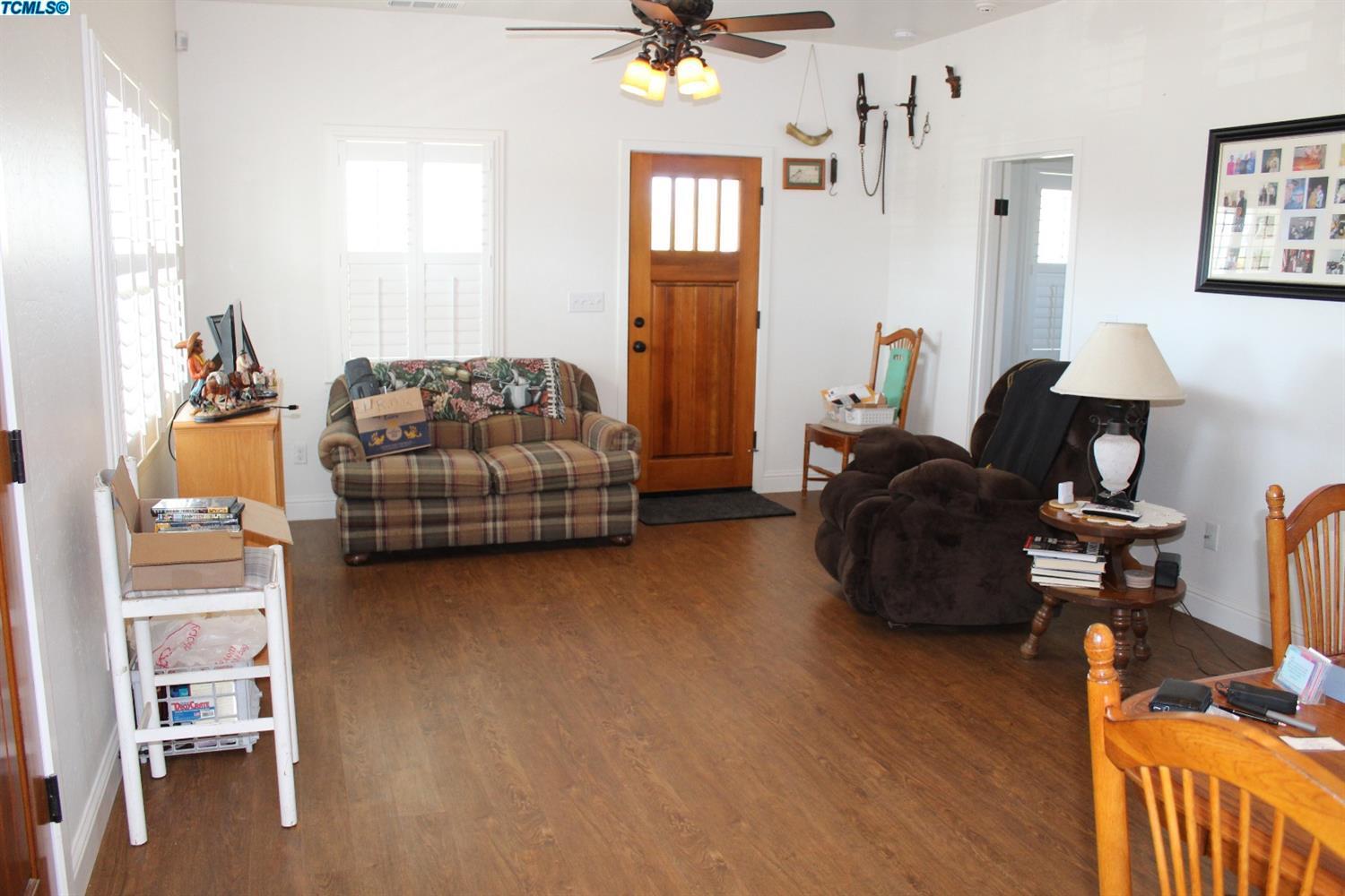 198 S Palm St, Woodlake, CA 93286