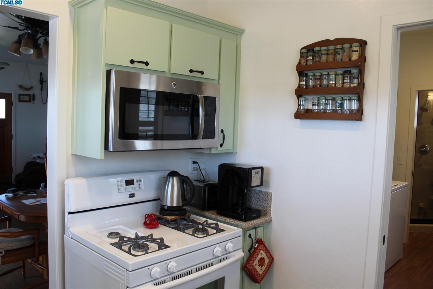 198 S Palm St, Woodlake, CA 93286