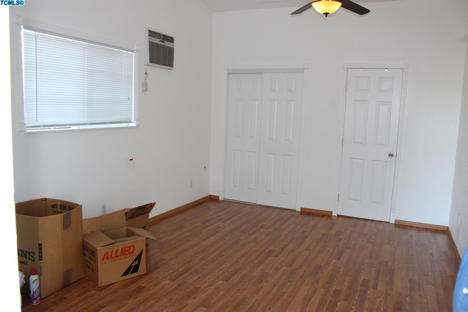 198 S Palm St, Woodlake, CA 93286