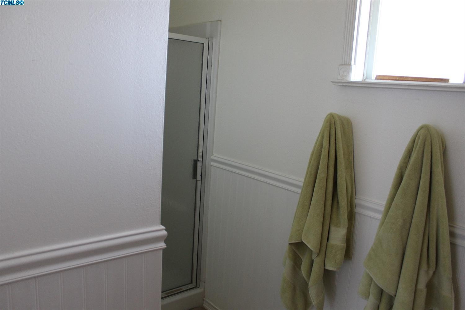 198 S Palm St, Woodlake, CA 93286