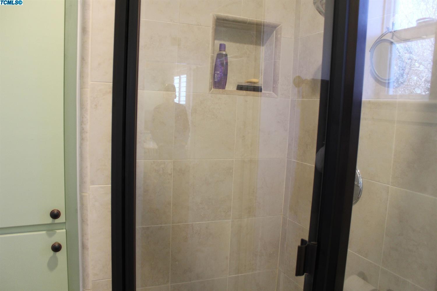 198 S Palm St, Woodlake, CA 93286