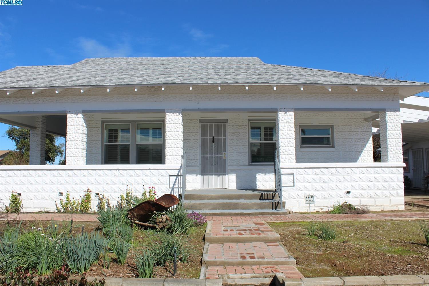 198 S Palm St, Woodlake, CA 93286