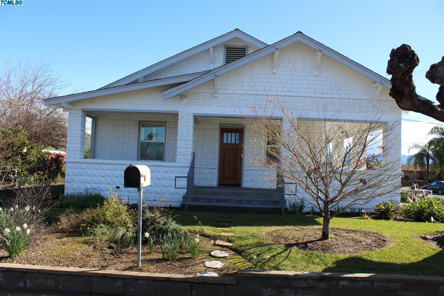198 S Palm St, Woodlake, CA 93286