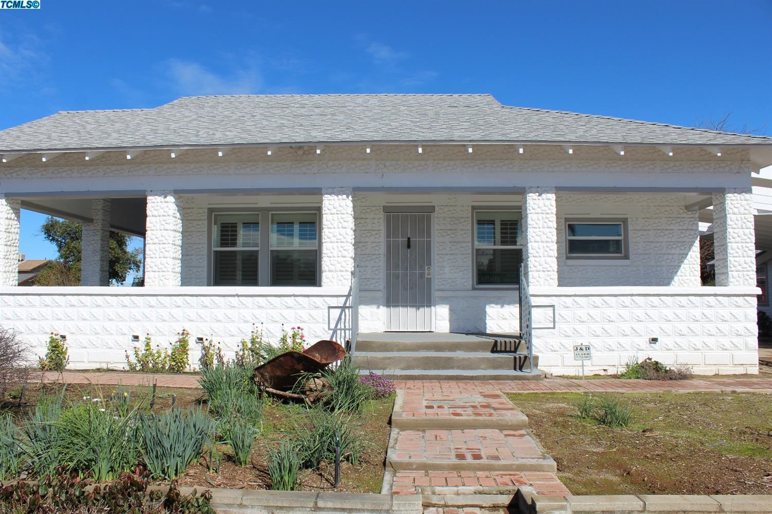 198 S Palm St, Woodlake, CA 93286