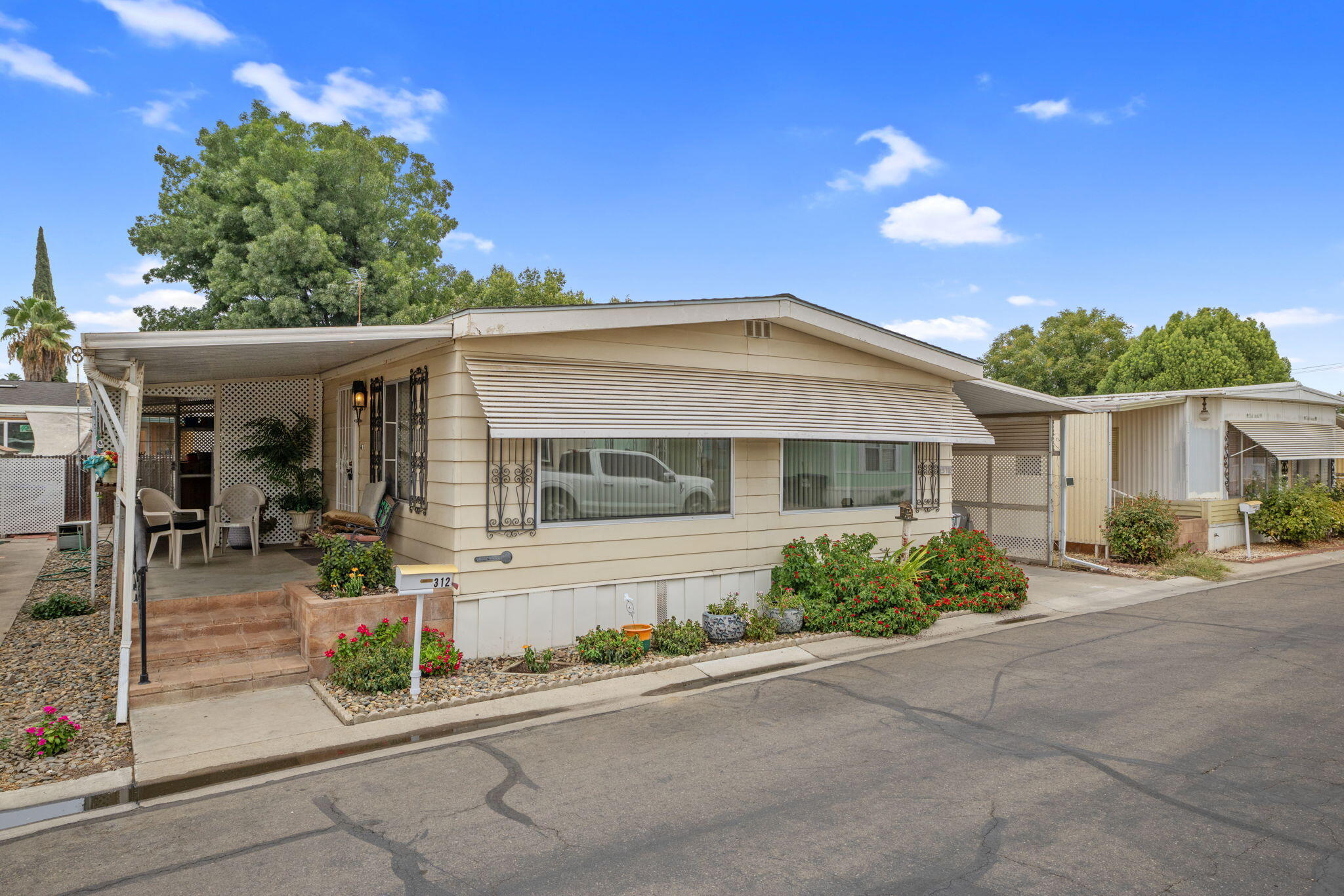 225 N Akers St #312, Visalia, CA 93291