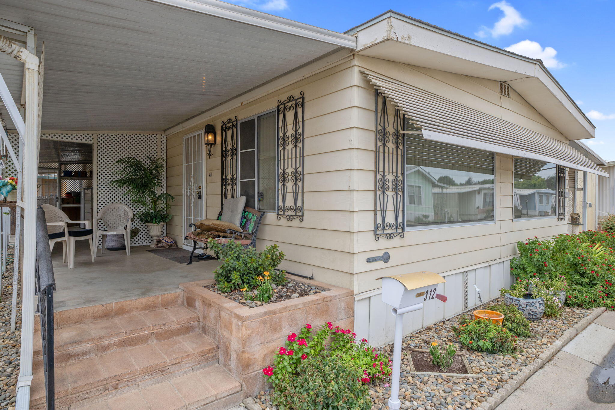 225 N Akers St #312, Visalia, CA 93291