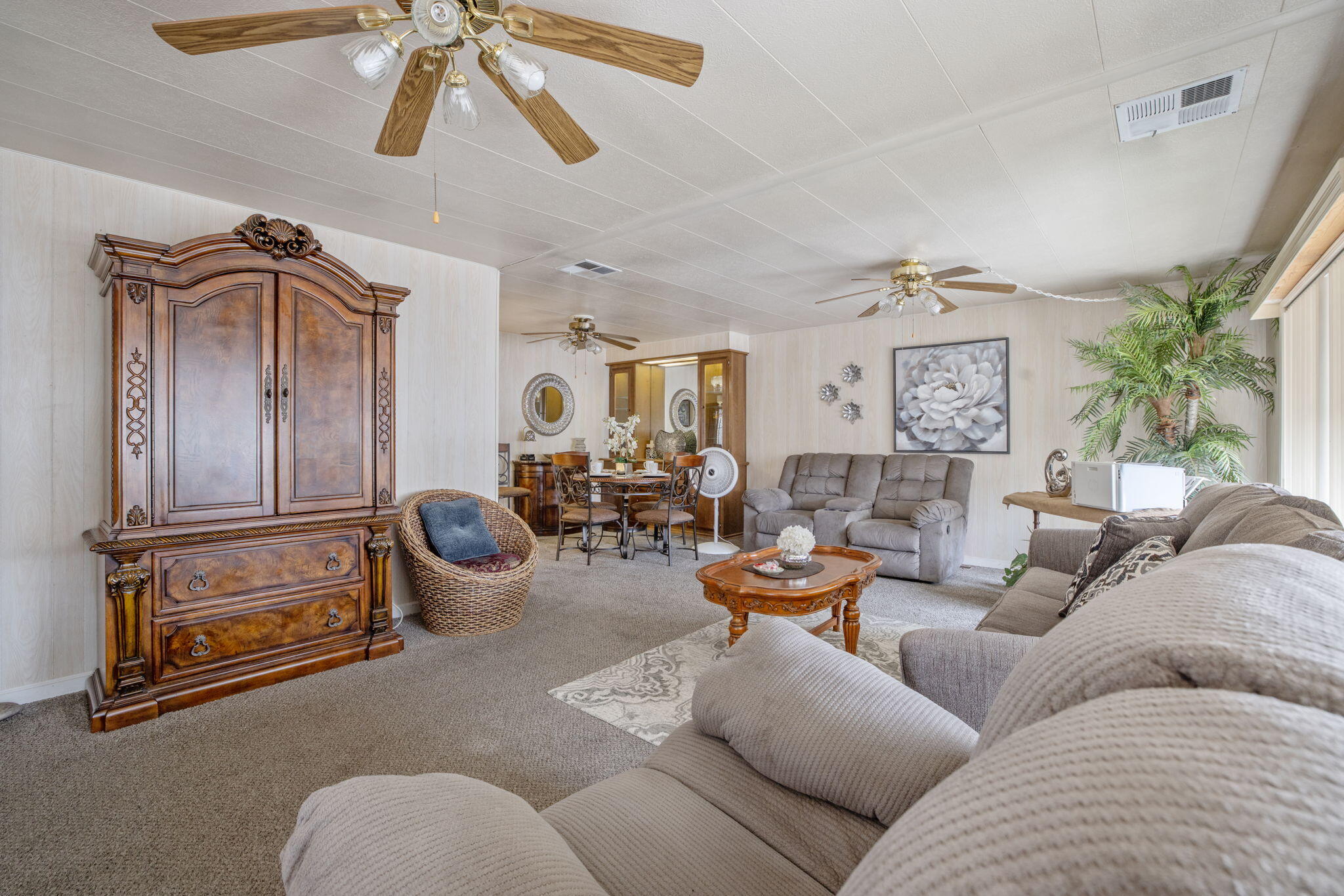 225 N Akers St #312, Visalia, CA 93291