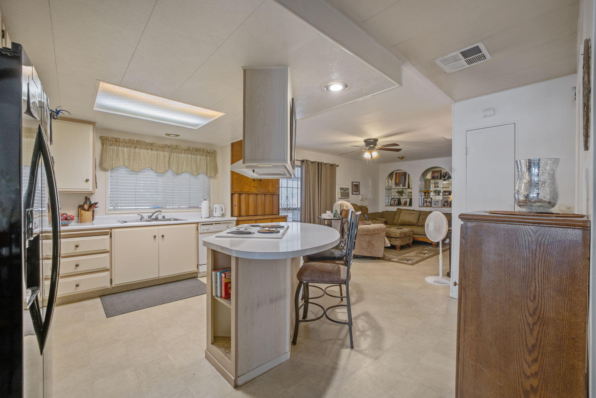 225 N Akers St #312, Visalia, CA 93291