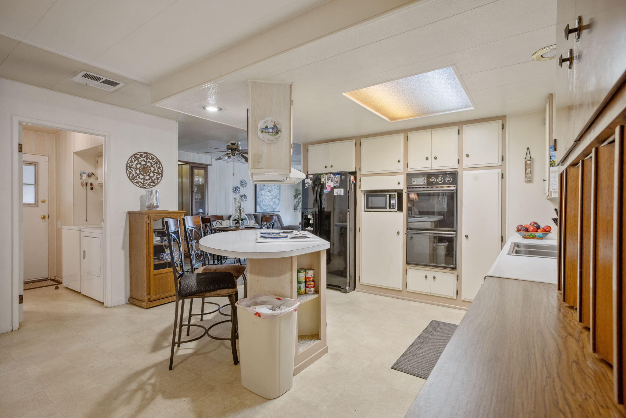 225 N Akers St #312, Visalia, CA 93291