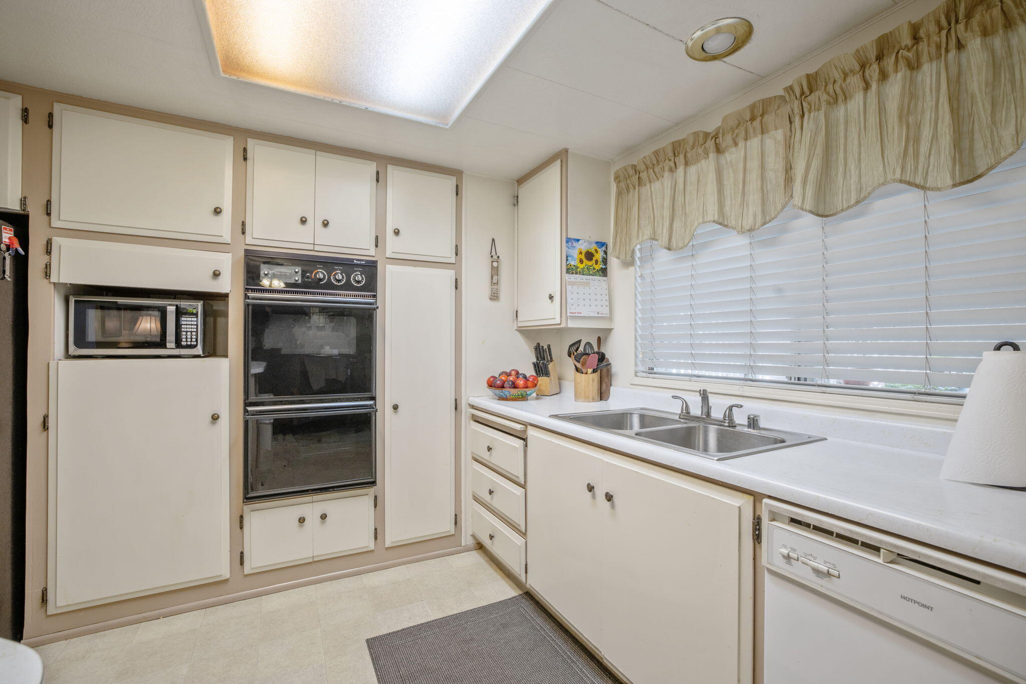 225 N Akers St #312, Visalia, CA 93291